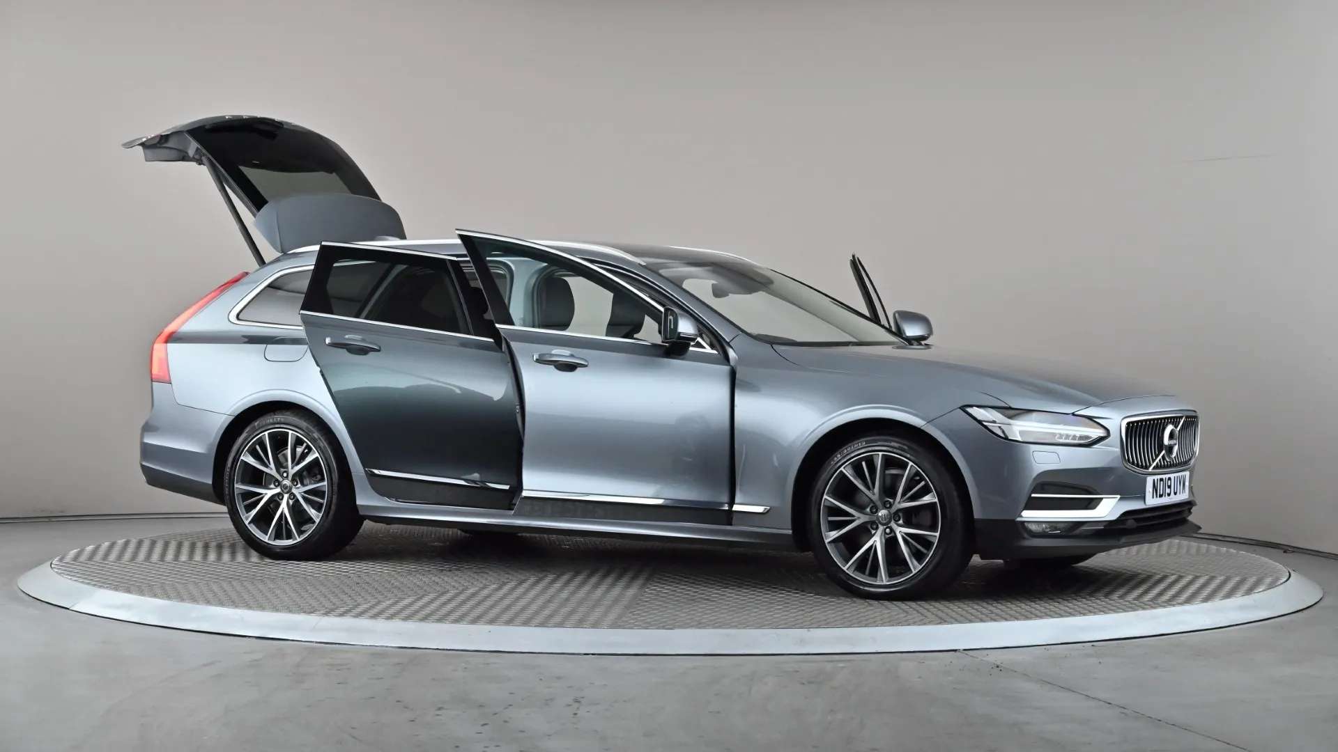 2019 VOLVO V90 2019 VOLVO V90