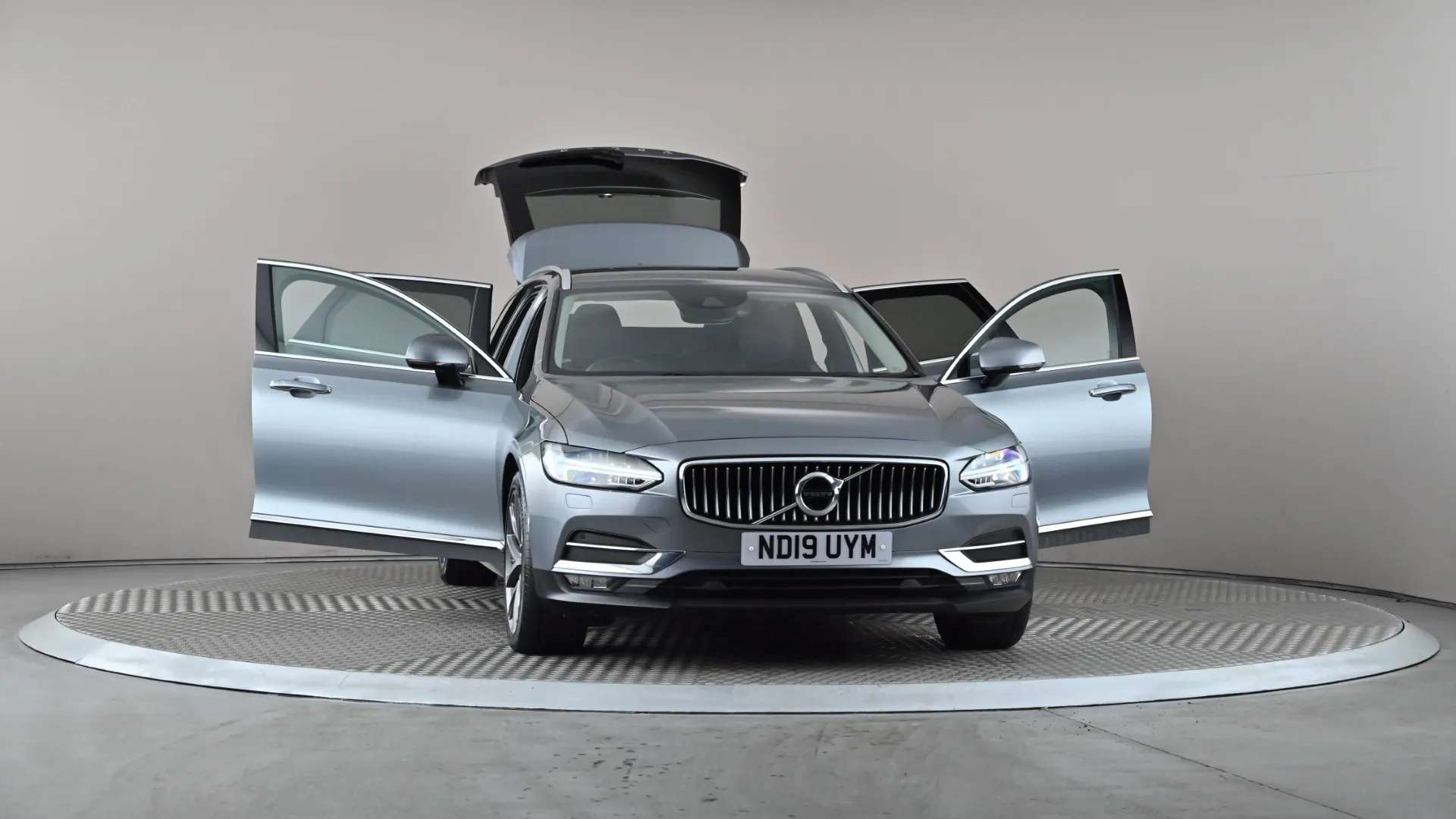 2019 VOLVO V90 2019 VOLVO V90