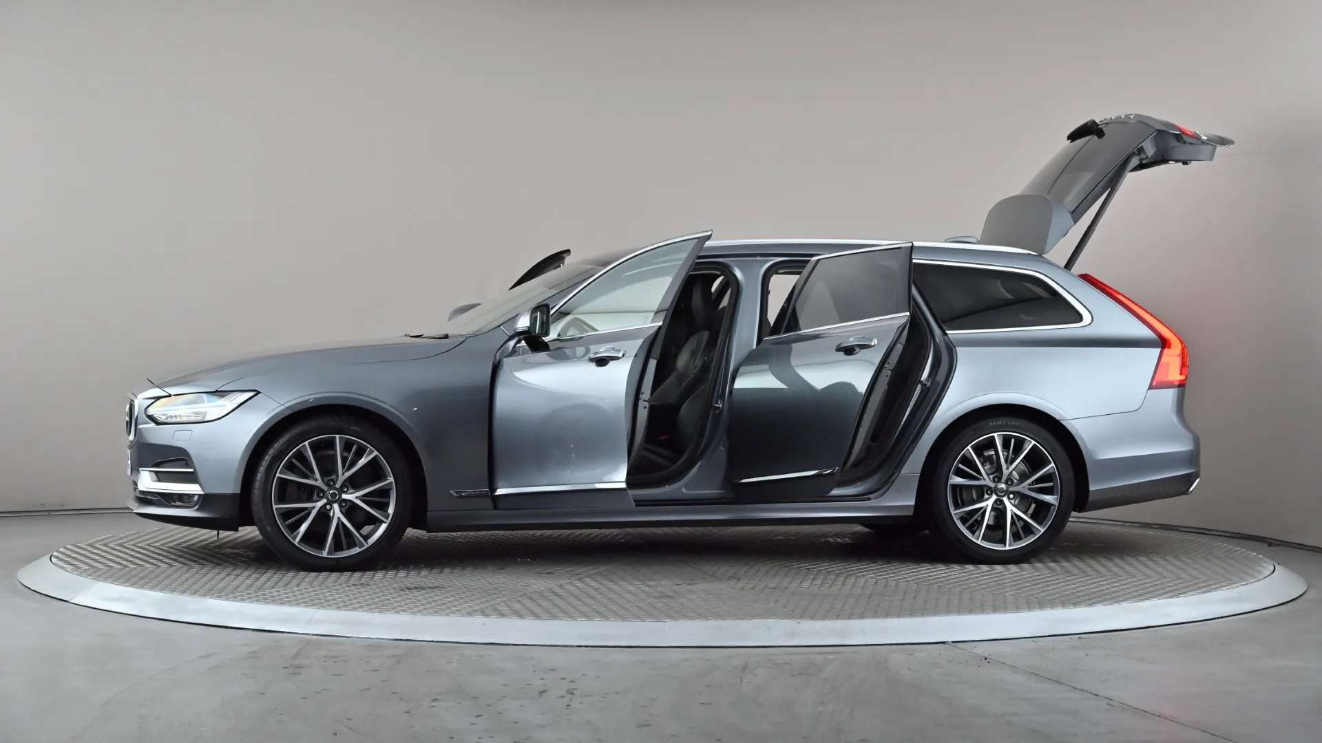 2019 VOLVO V90 2019 VOLVO V90