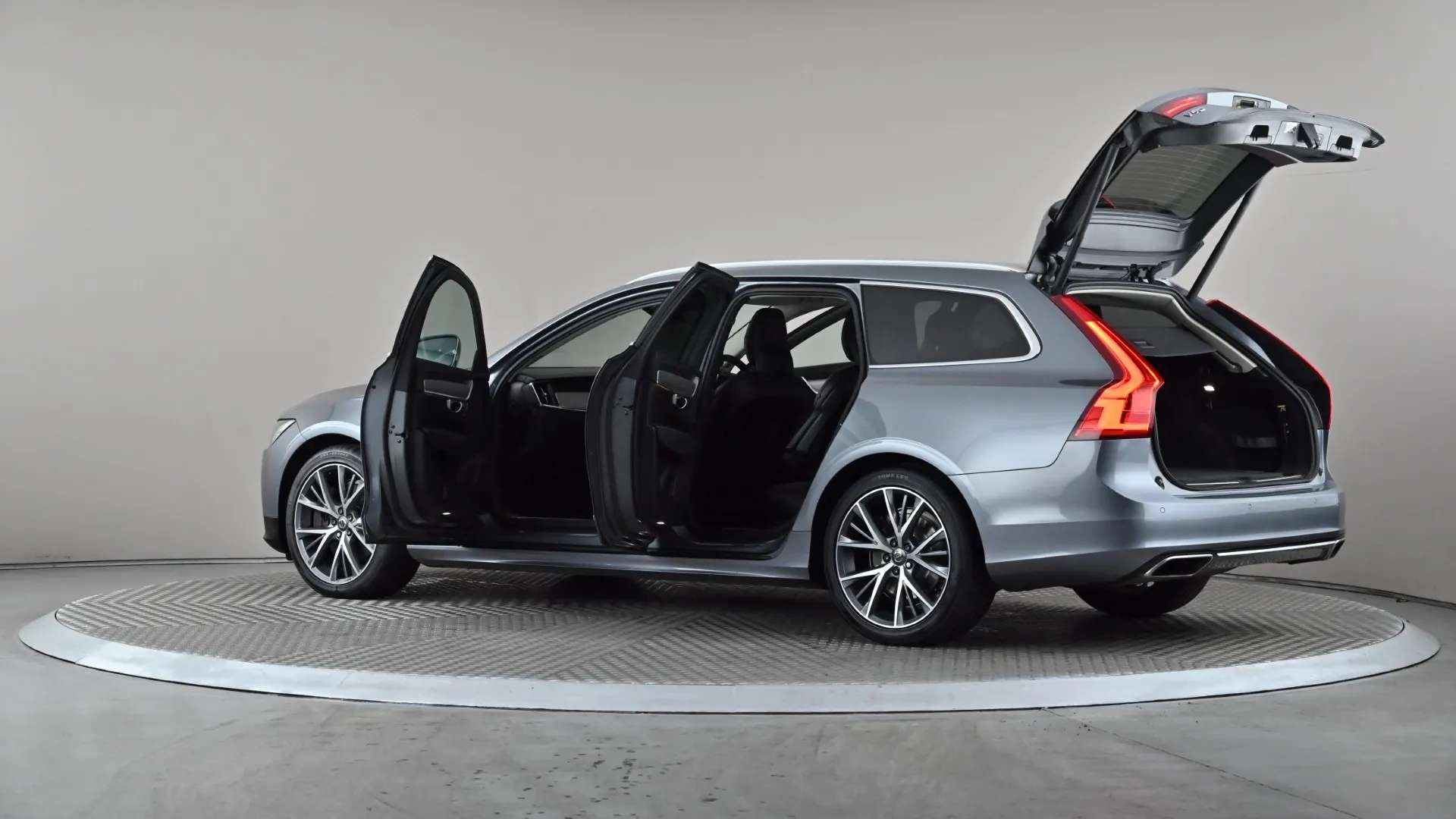 2019 VOLVO V90 2019 VOLVO V90