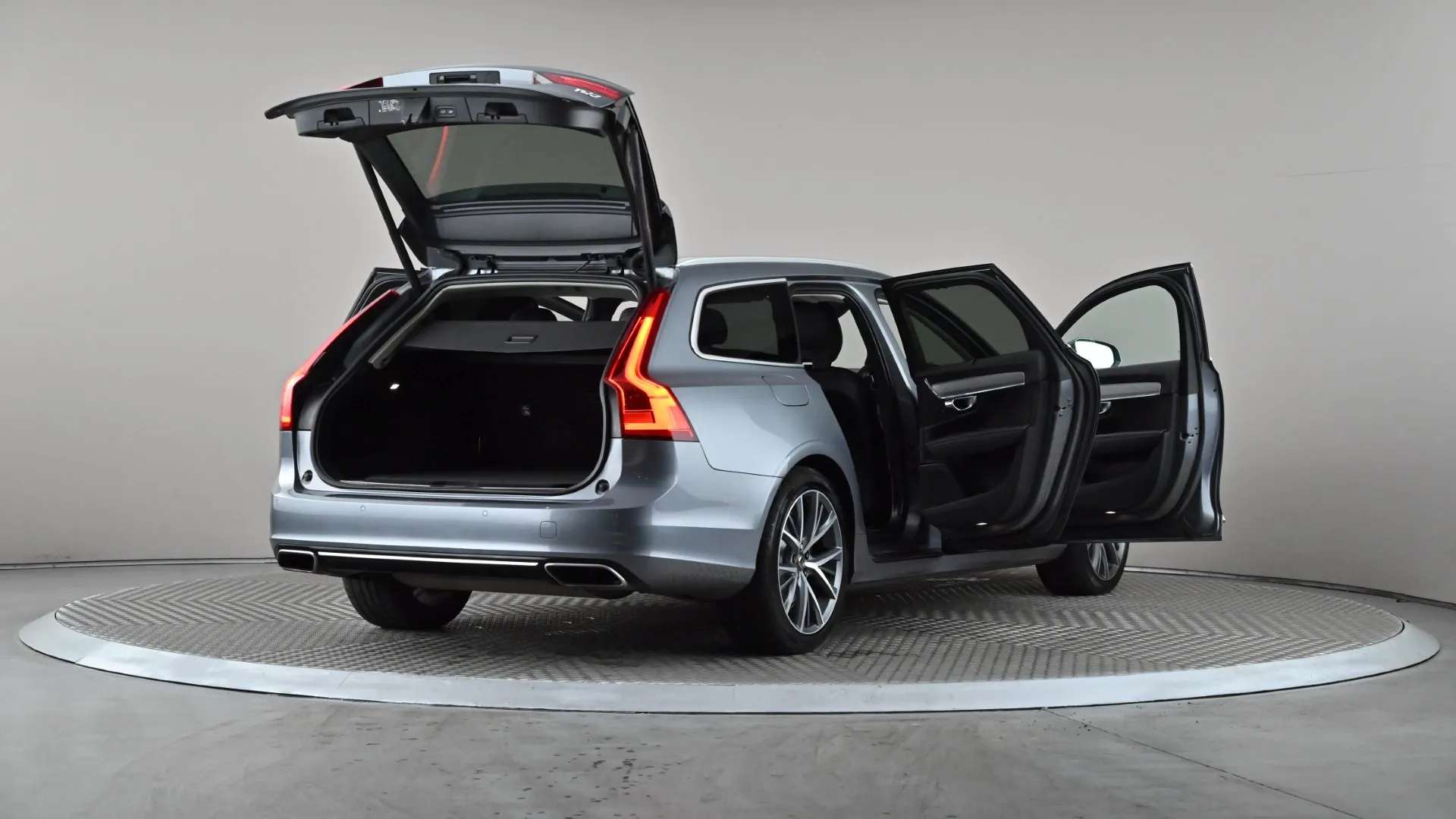 2019 VOLVO V90 2019 VOLVO V90