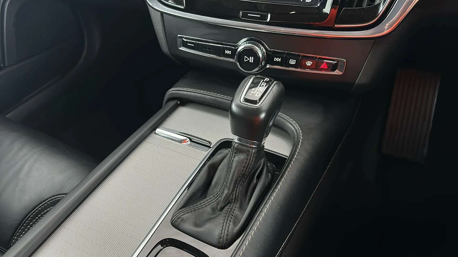 2019 VOLVO V90 2019 VOLVO V90