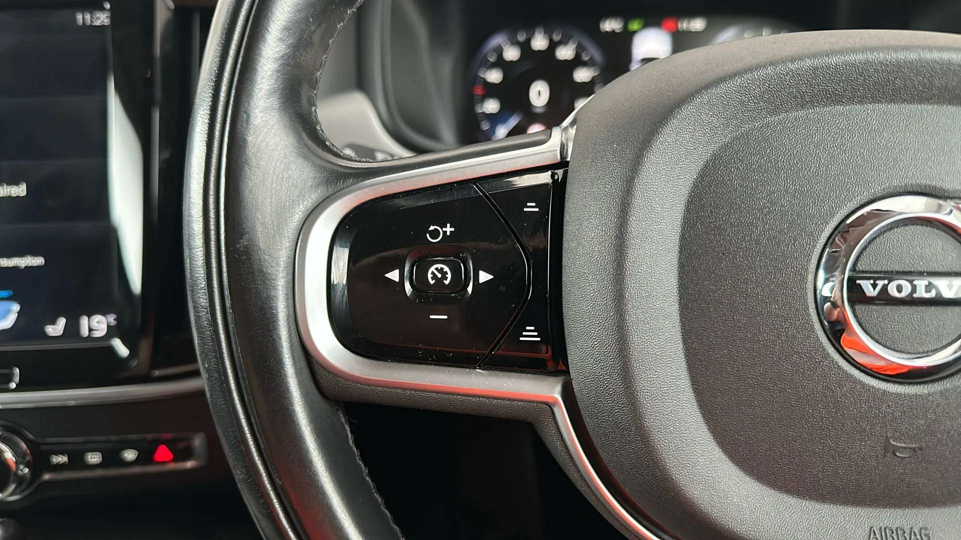 2019 VOLVO V90 2019 VOLVO V90