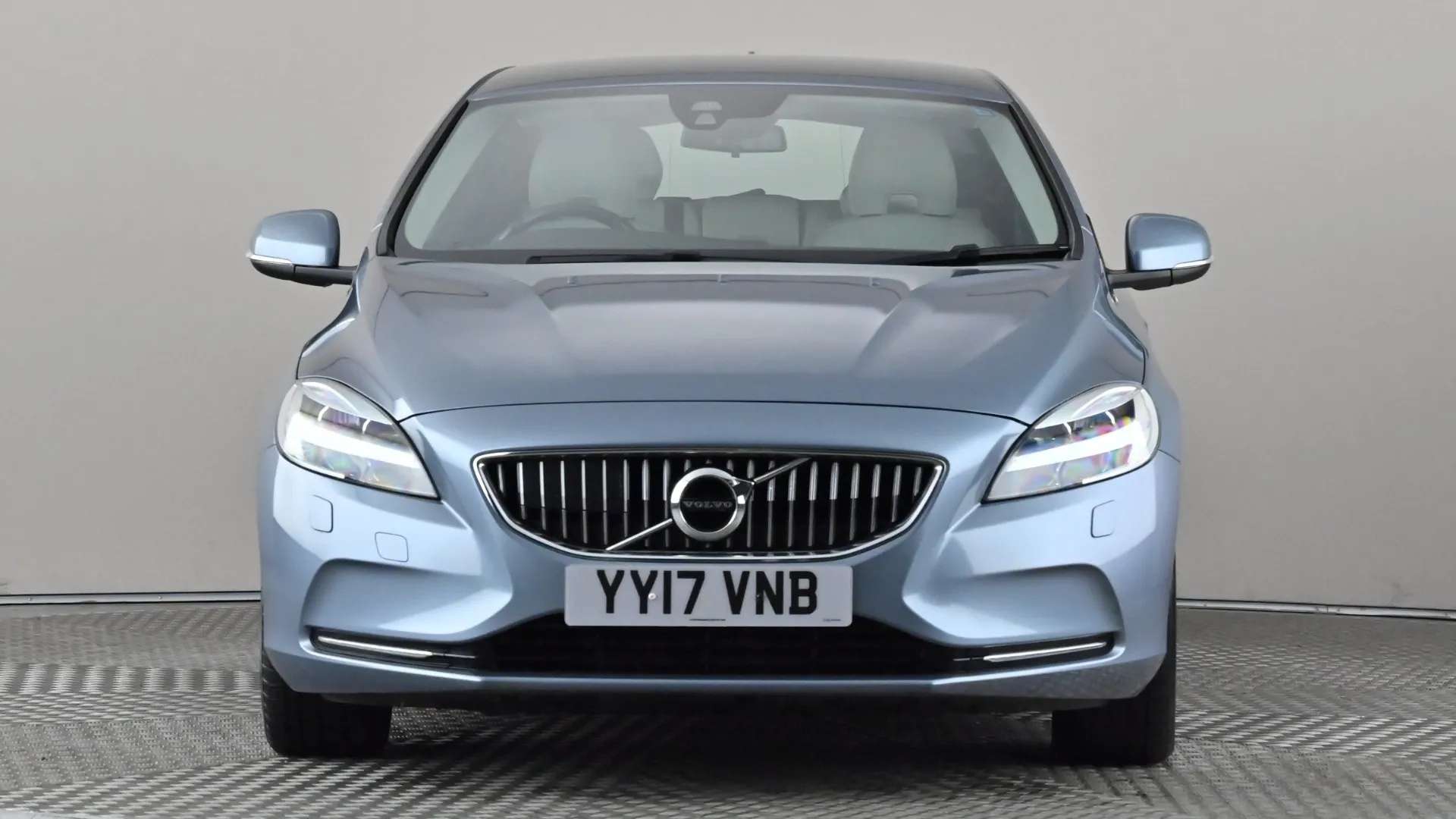 2017 VOLVO V40 2017 VOLVO V40