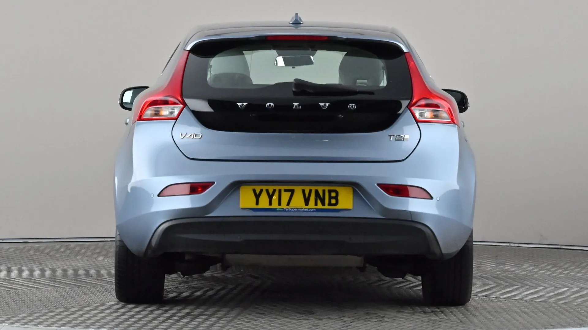 2017 VOLVO V40 2017 VOLVO V40