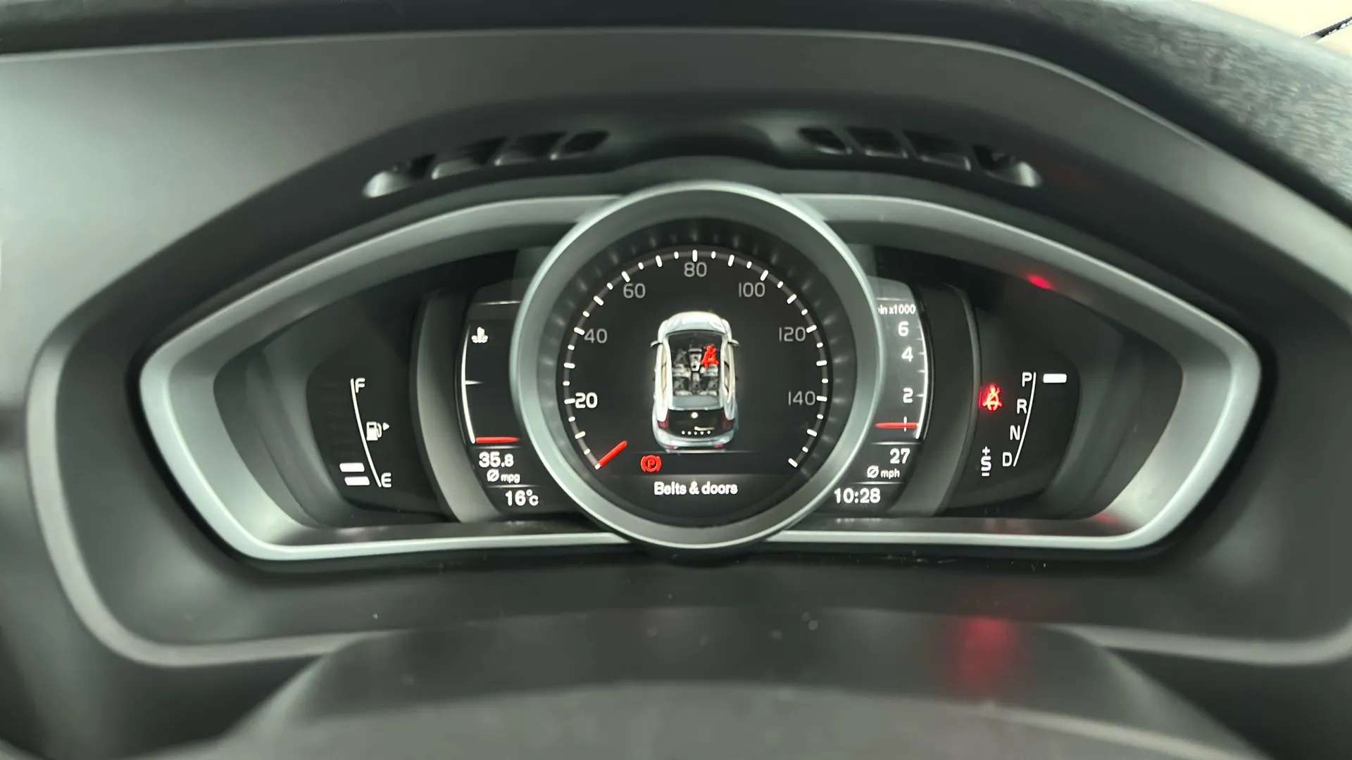 2017 VOLVO V40 2017 VOLVO V40