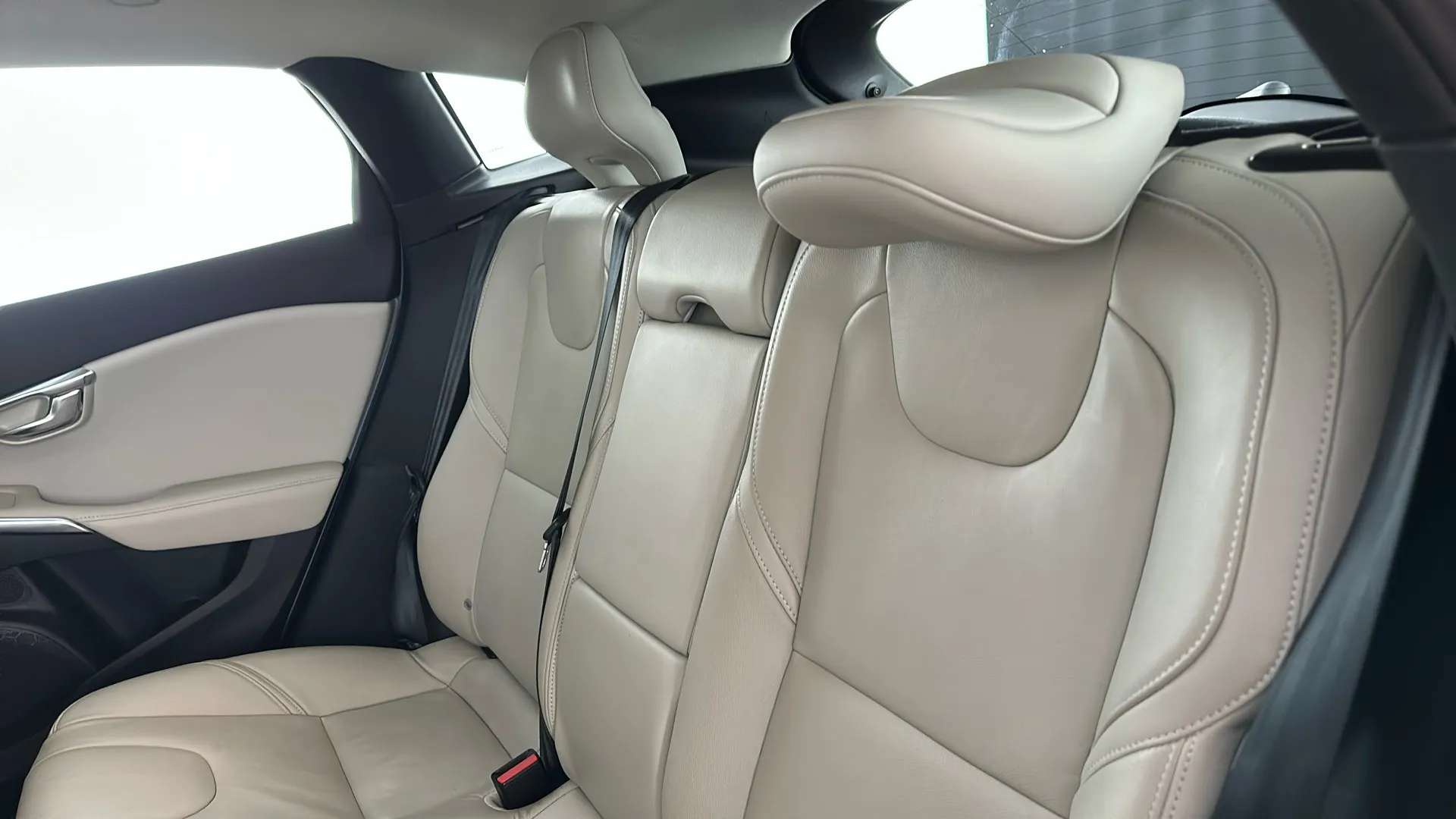 2017 VOLVO V40 2017 VOLVO V40