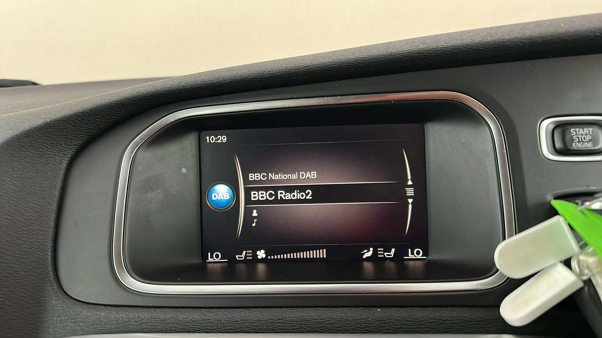 2017 VOLVO V40 2017 VOLVO V40