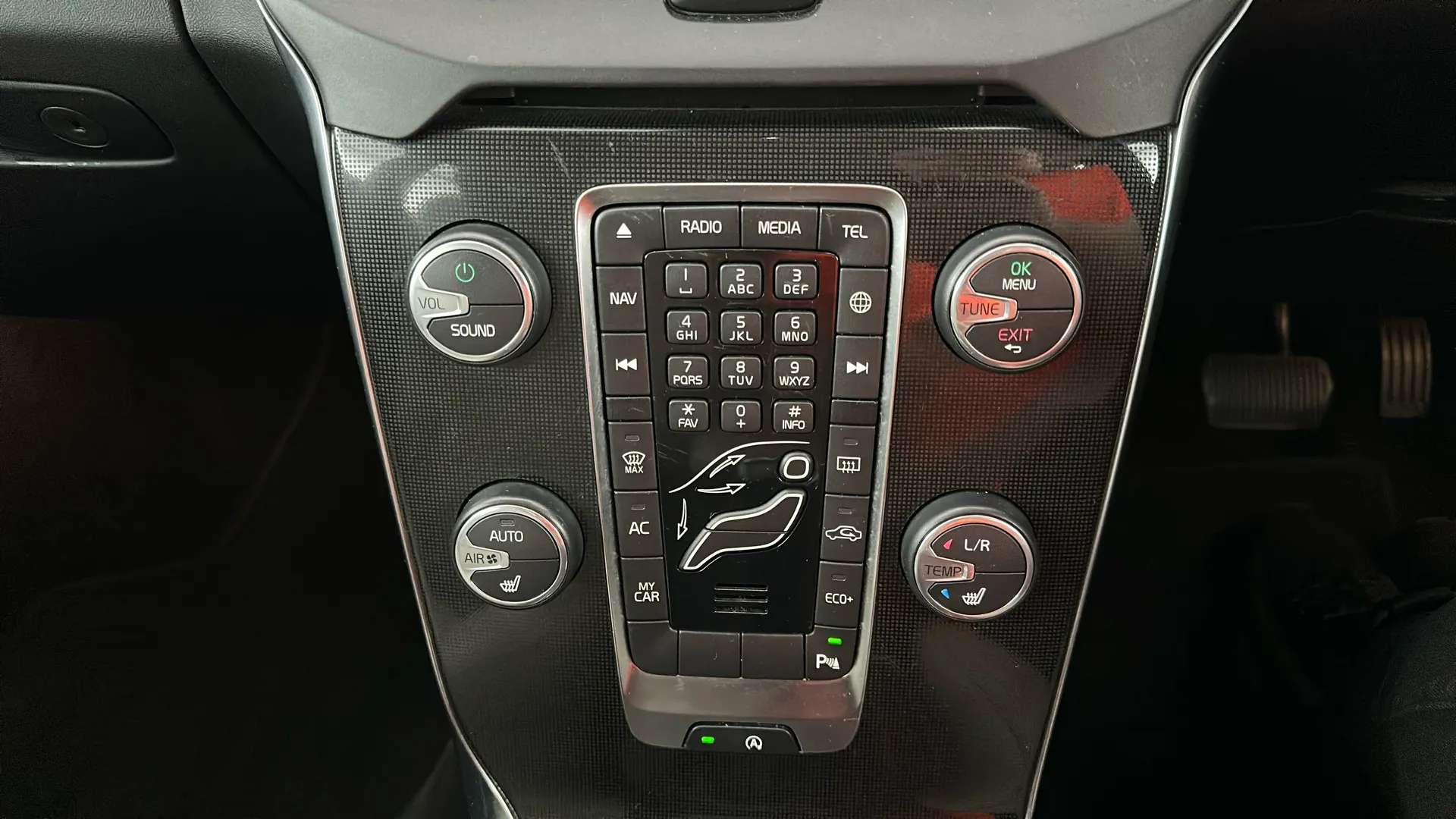 2017 VOLVO V40 2017 VOLVO V40
