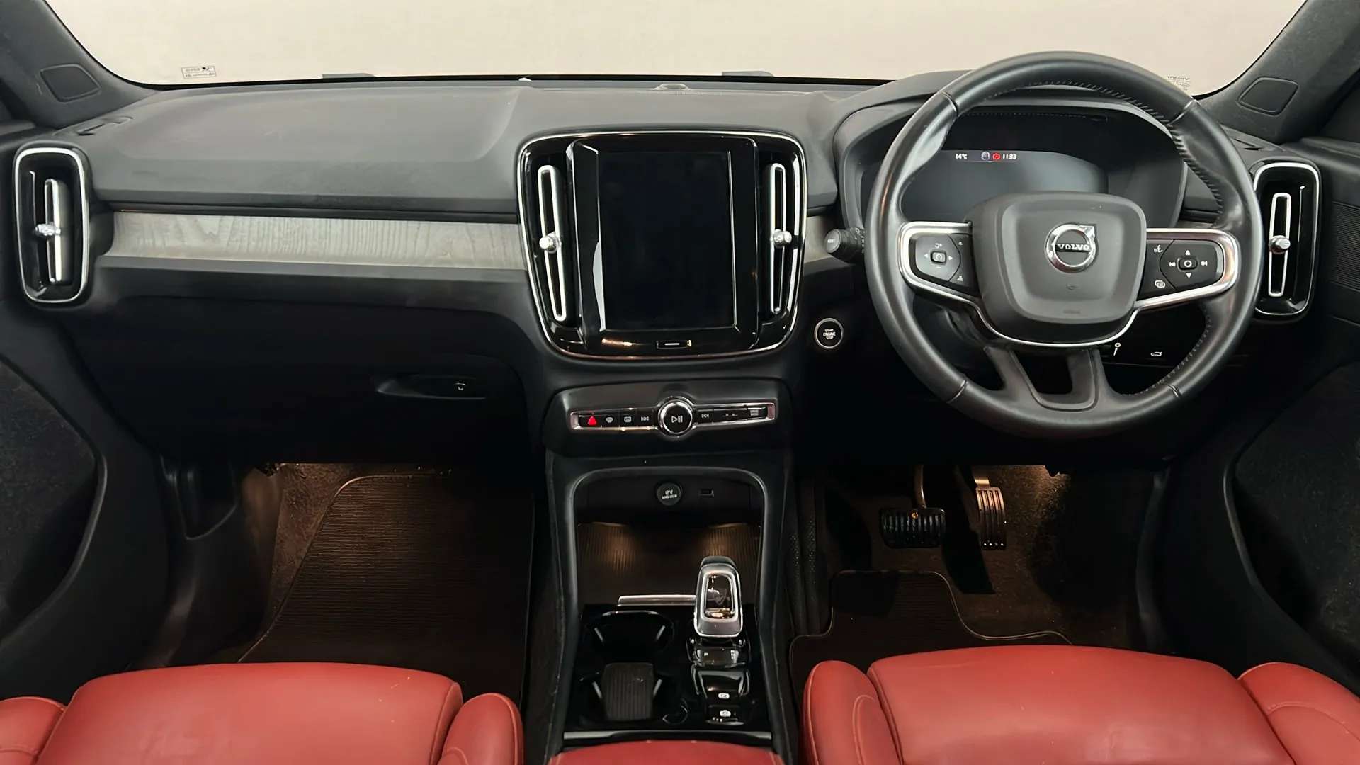 2020 VOLVO XC40 2020 VOLVO XC40