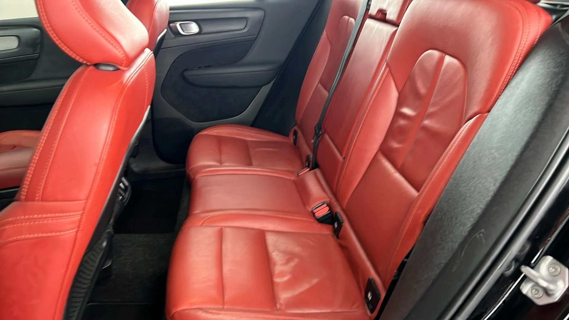 2020 VOLVO XC40 2020 VOLVO XC40