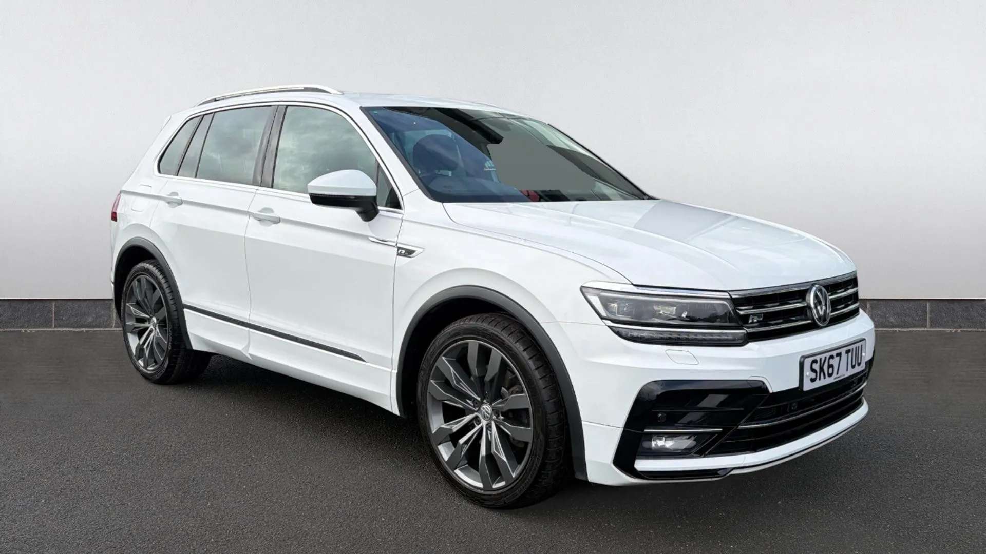 A 2017 VOLKSWAGEN TIGUAN 2.0 TSi 180 4Motion R-Line DSG A 2017 VOLKSWAGEN TIGUAN 2.0 TSi 180 4Motion R-Line DSG