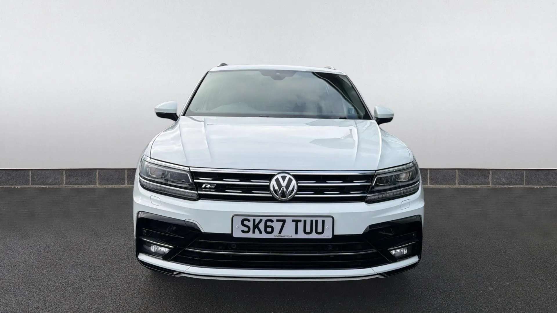 A 2017 VOLKSWAGEN TIGUAN 2.0 TSi 180 4Motion R-Line DSG A 2017 VOLKSWAGEN TIGUAN 2.0 TSi 180 4Motion R-Line DSG