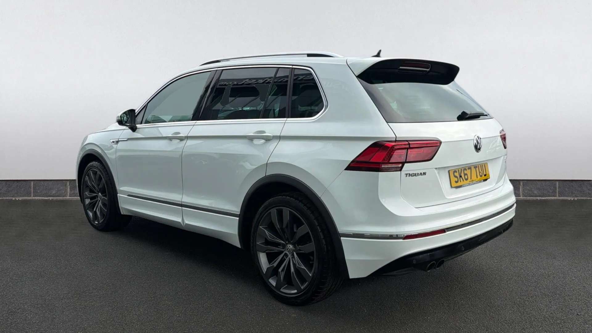 A 2017 VOLKSWAGEN TIGUAN 2.0 TSi 180 4Motion R-Line DSG A 2017 VOLKSWAGEN TIGUAN 2.0 TSi 180 4Motion R-Line DSG