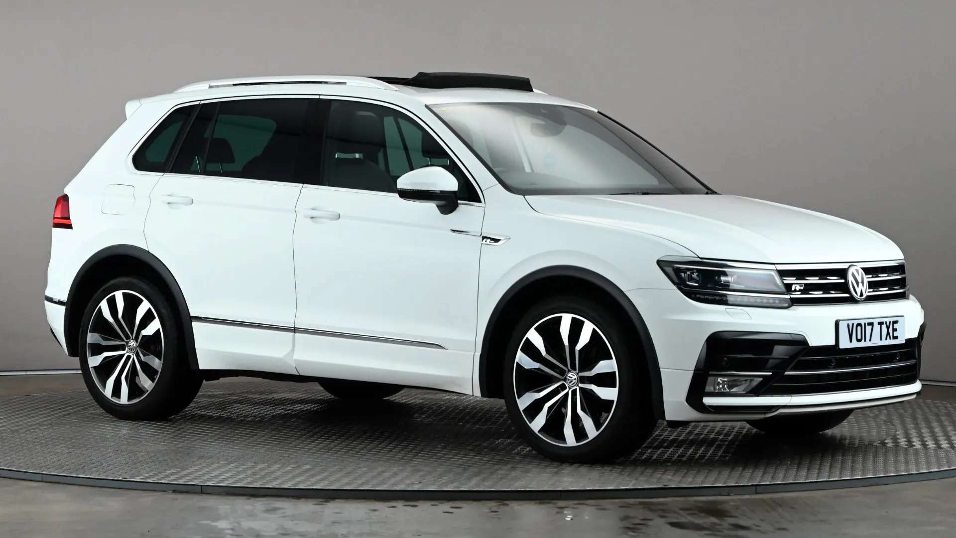 A 2017 VOLKSWAGEN TIGUAN 2.0 TDi 150 4Motion R-Line DSG A 2017 VOLKSWAGEN TIGUAN 2.0 TDi 150 4Motion R-Line DSG