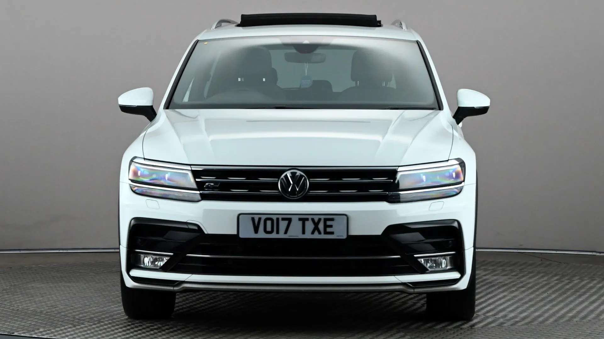 A 2017 VOLKSWAGEN TIGUAN 2.0 TDi 150 4Motion R-Line DSG A 2017 VOLKSWAGEN TIGUAN 2.0 TDi 150 4Motion R-Line DSG