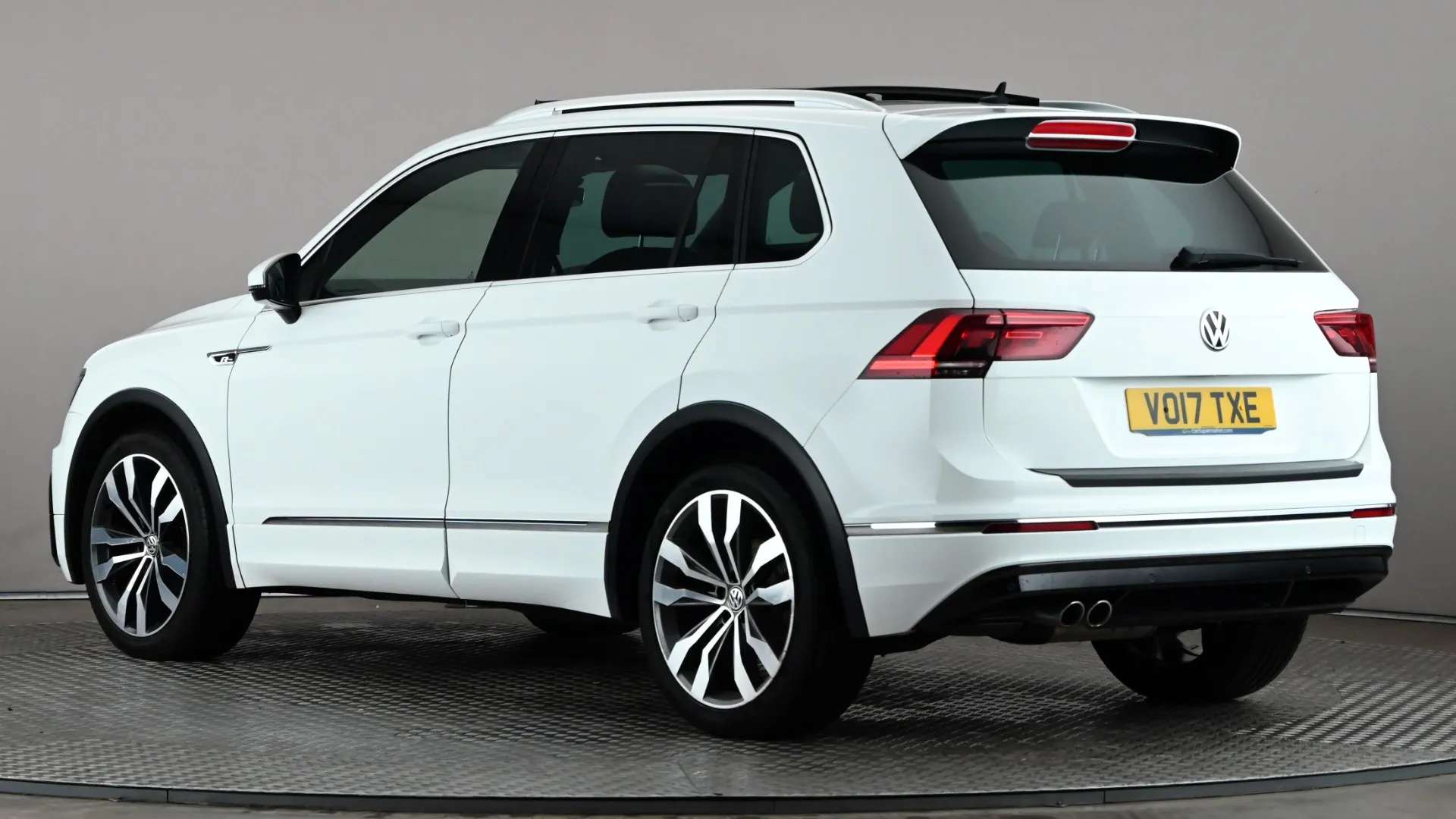A 2017 VOLKSWAGEN TIGUAN 2.0 TDi 150 4Motion R-Line DSG A 2017 VOLKSWAGEN TIGUAN 2.0 TDi 150 4Motion R-Line DSG