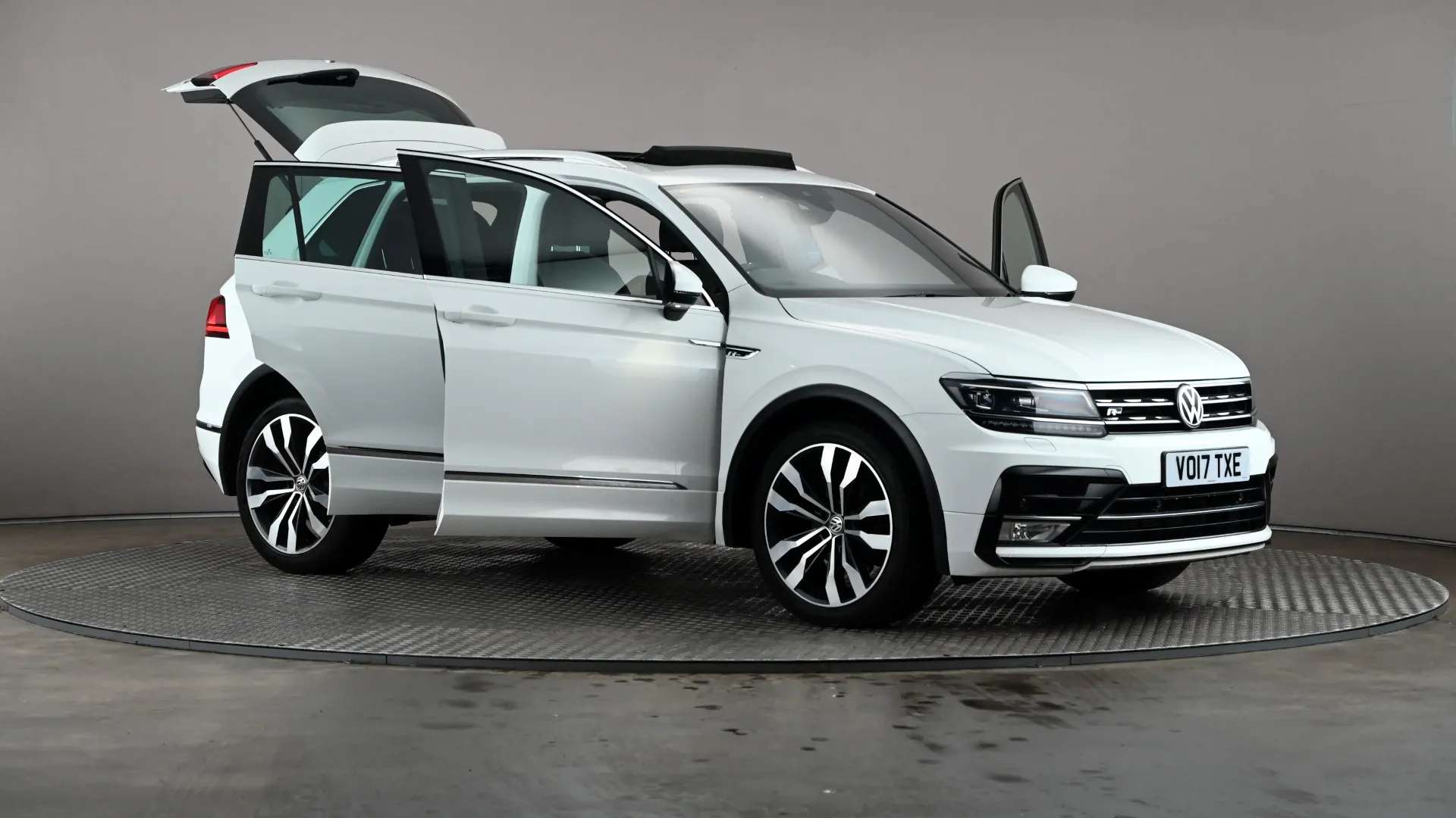 2017 VOLKSWAGEN TIGUAN 2017 VOLKSWAGEN TIGUAN