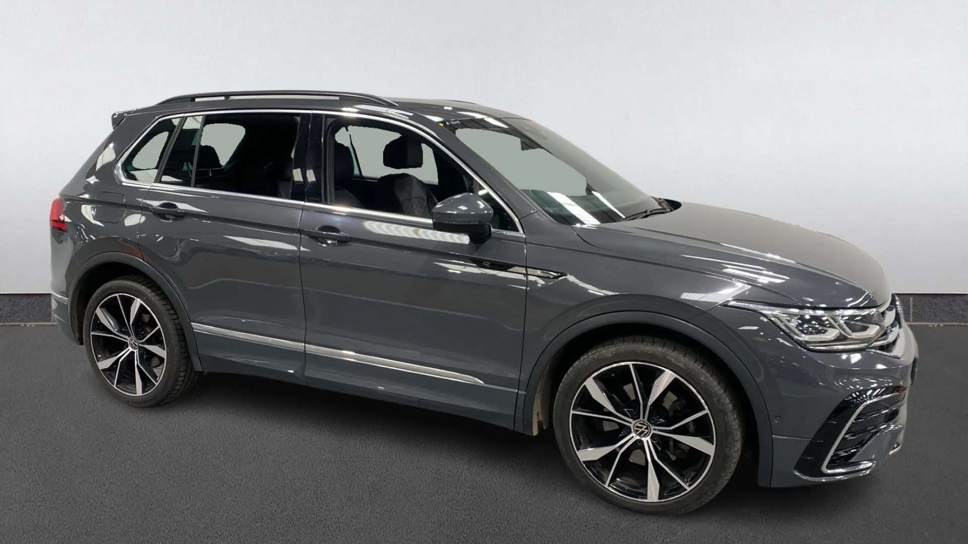 A 2021 VOLKSWAGEN TIGUAN 2.0 TDI 200 4Motion R-Line DSG A 2021 VOLKSWAGEN TIGUAN 2.0 TDI 200 4Motion R-Line DSG