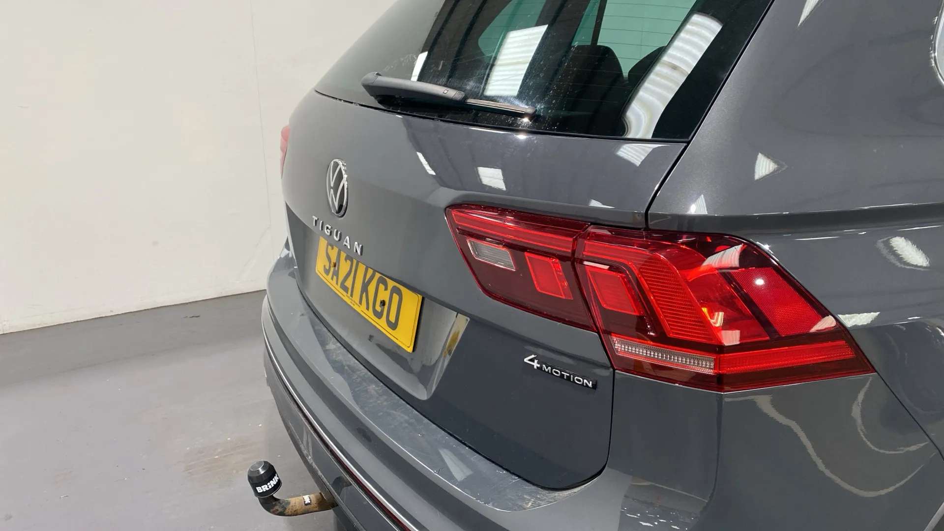 A 2021 VOLKSWAGEN TIGUAN 2.0 TDI 200 4Motion R-Line DSG A 2021 VOLKSWAGEN TIGUAN 2.0 TDI 200 4Motion R-Line DSG