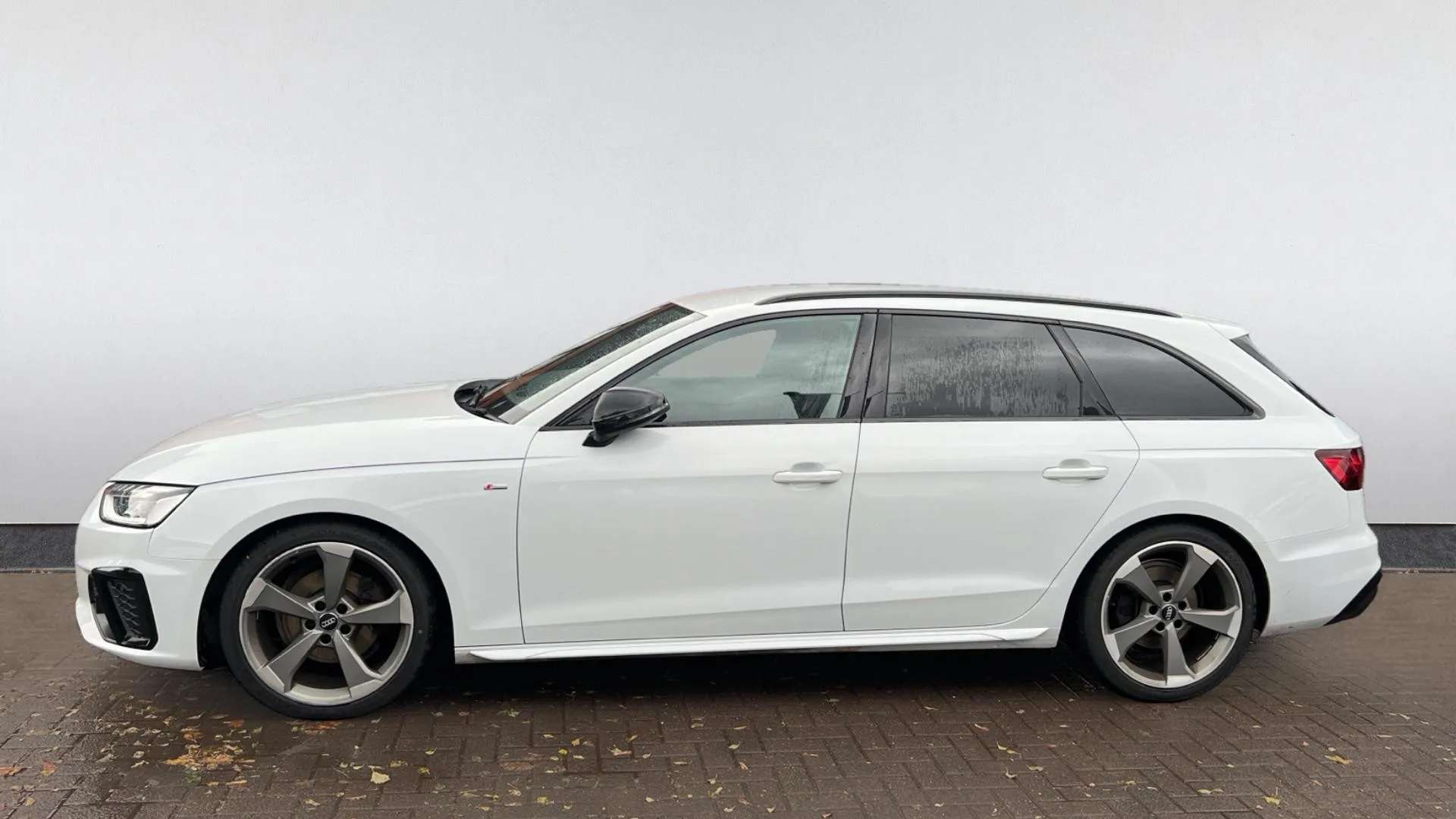 A 2019 AUDI A4 40 TFSI Black Edition S Tronic A 2019 AUDI A4 40 TFSI Black Edition S Tronic