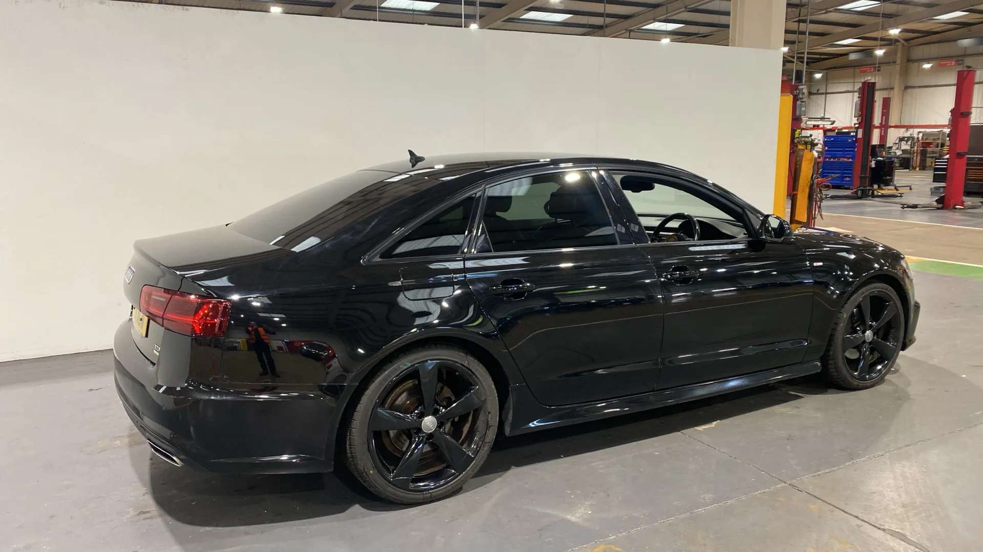 A 2016 AUDI A6 2.0 TDI Ultra Black Edition S Tronic A 2016 AUDI A6 2.0 TDI Ultra Black Edition S Tronic