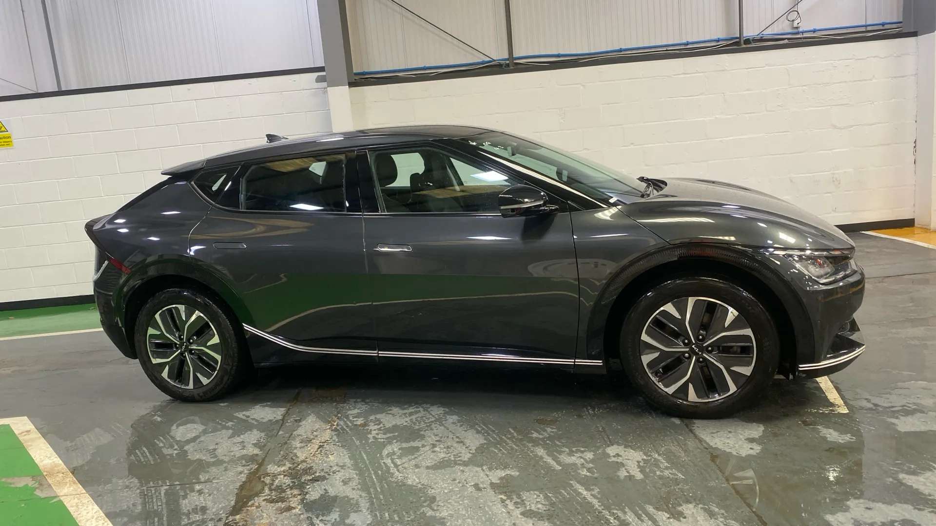 A 2022 KIA EV6 166kW Air 77.4kWh Auto A 2022 KIA EV6 166kW Air 77.4kWh Auto