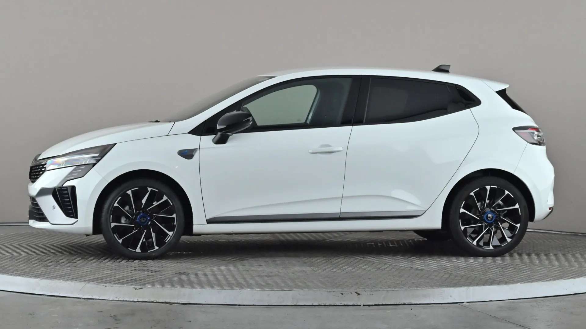A 2024 RENAULT CLIO 1.6 E-TECH full hybrid 145 Esprit Alpine Auto A 2024 RENAULT CLIO 1.6 E-TECH full hybrid 145 Esprit Alpine Auto