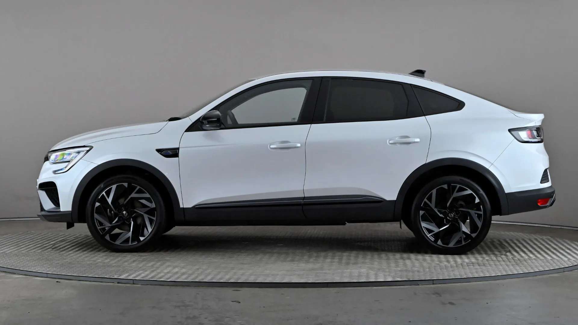 A 2024 RENAULT ARKANA 1.6 E-Tech FHEV 145 Esprit Alpine Auto A 2024 RENAULT ARKANA 1.6 E-Tech FHEV 145 Esprit Alpine Auto