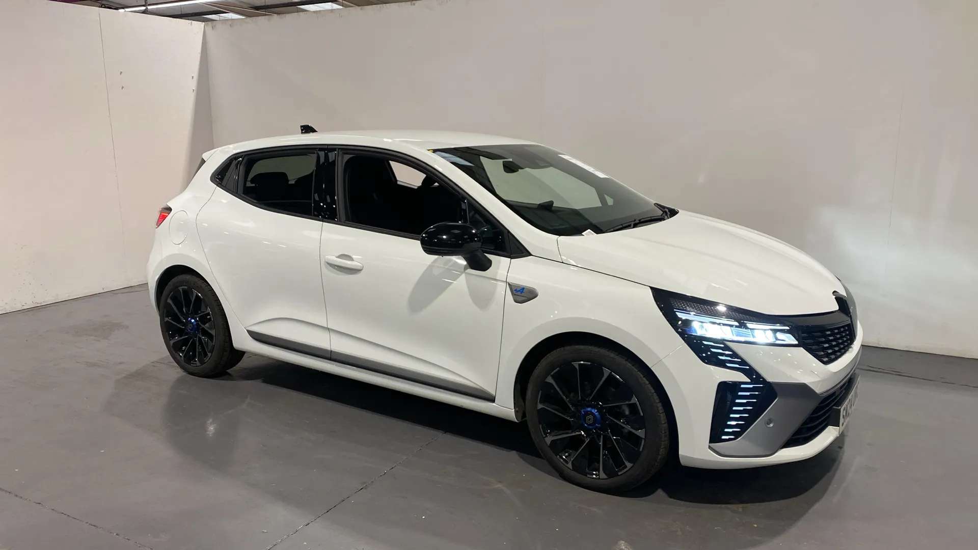 A 2024 RENAULT CLIO 1.6 E-TECH full hybrid 145 Esprit Alpine Auto A 2024 RENAULT CLIO 1.6 E-TECH full hybrid 145 Esprit Alpine Auto