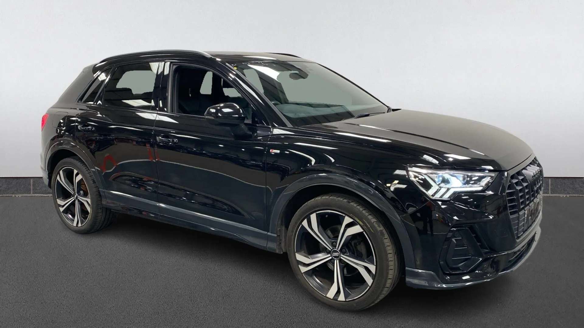 A 2020 AUDI Q3 35 TFSI Edition 1 S Tronic A 2020 AUDI Q3 35 TFSI Edition 1 S Tronic