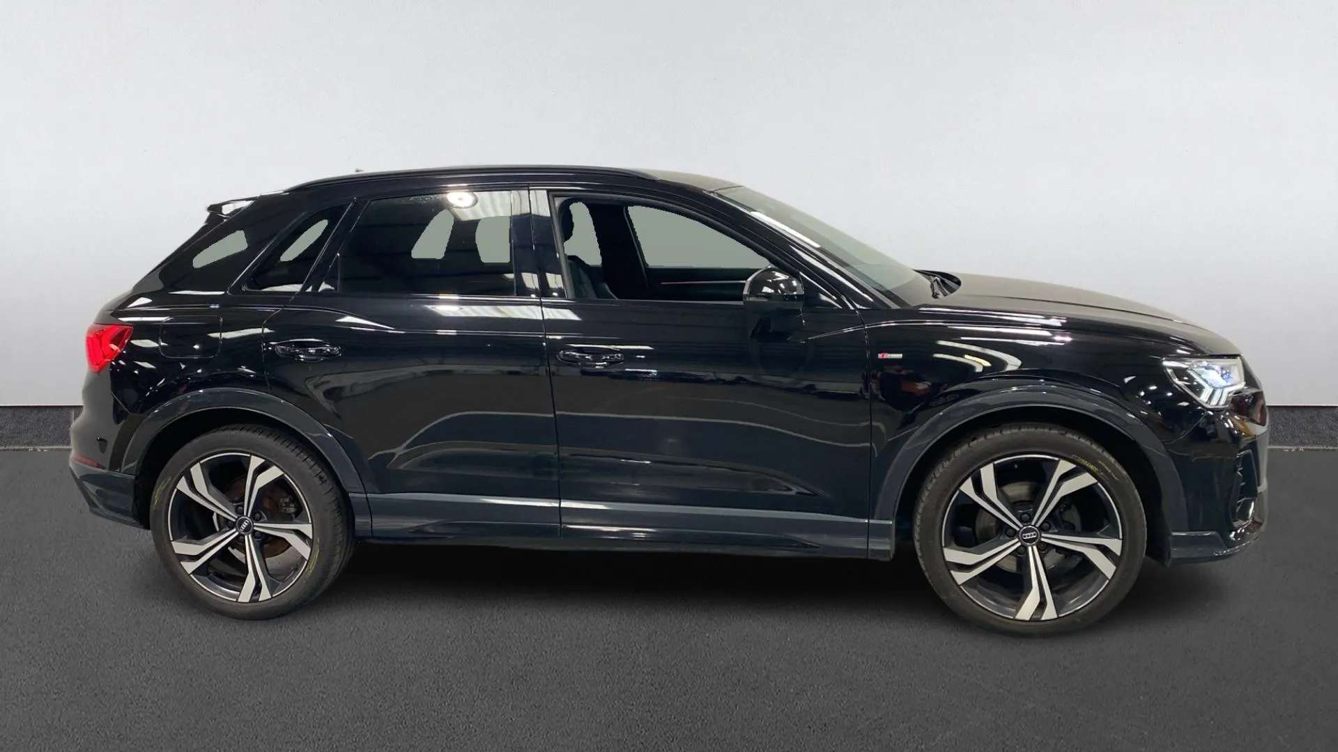 A 2020 AUDI Q3 35 TFSI Edition 1 S Tronic A 2020 AUDI Q3 35 TFSI Edition 1 S Tronic