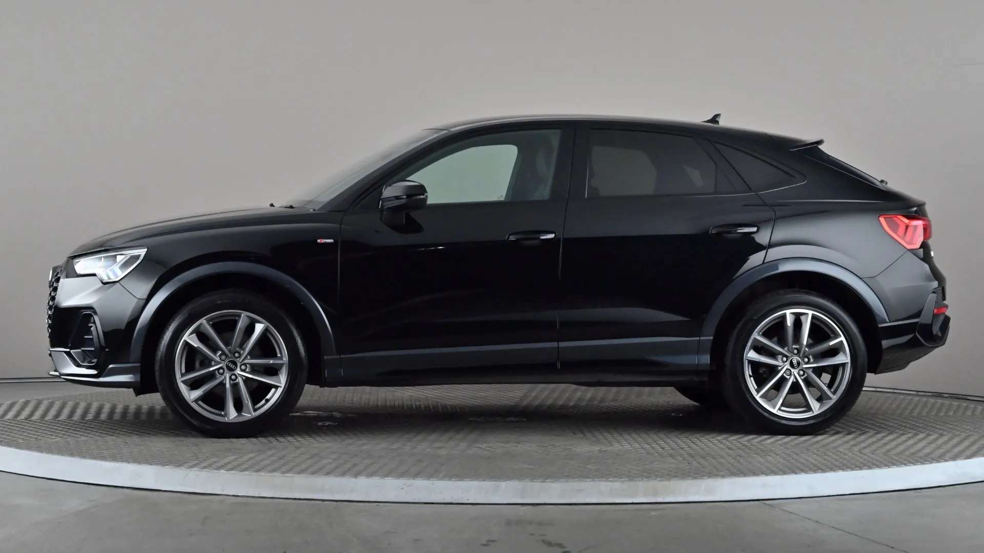 A 2021 AUDI Q3 35 TFSI Black Edition S Tronic A 2021 AUDI Q3 35 TFSI Black Edition S Tronic
