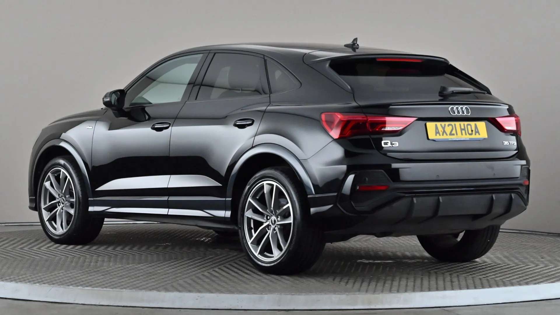 A 2021 AUDI Q3 35 TFSI Black Edition S Tronic A 2021 AUDI Q3 35 TFSI Black Edition S Tronic