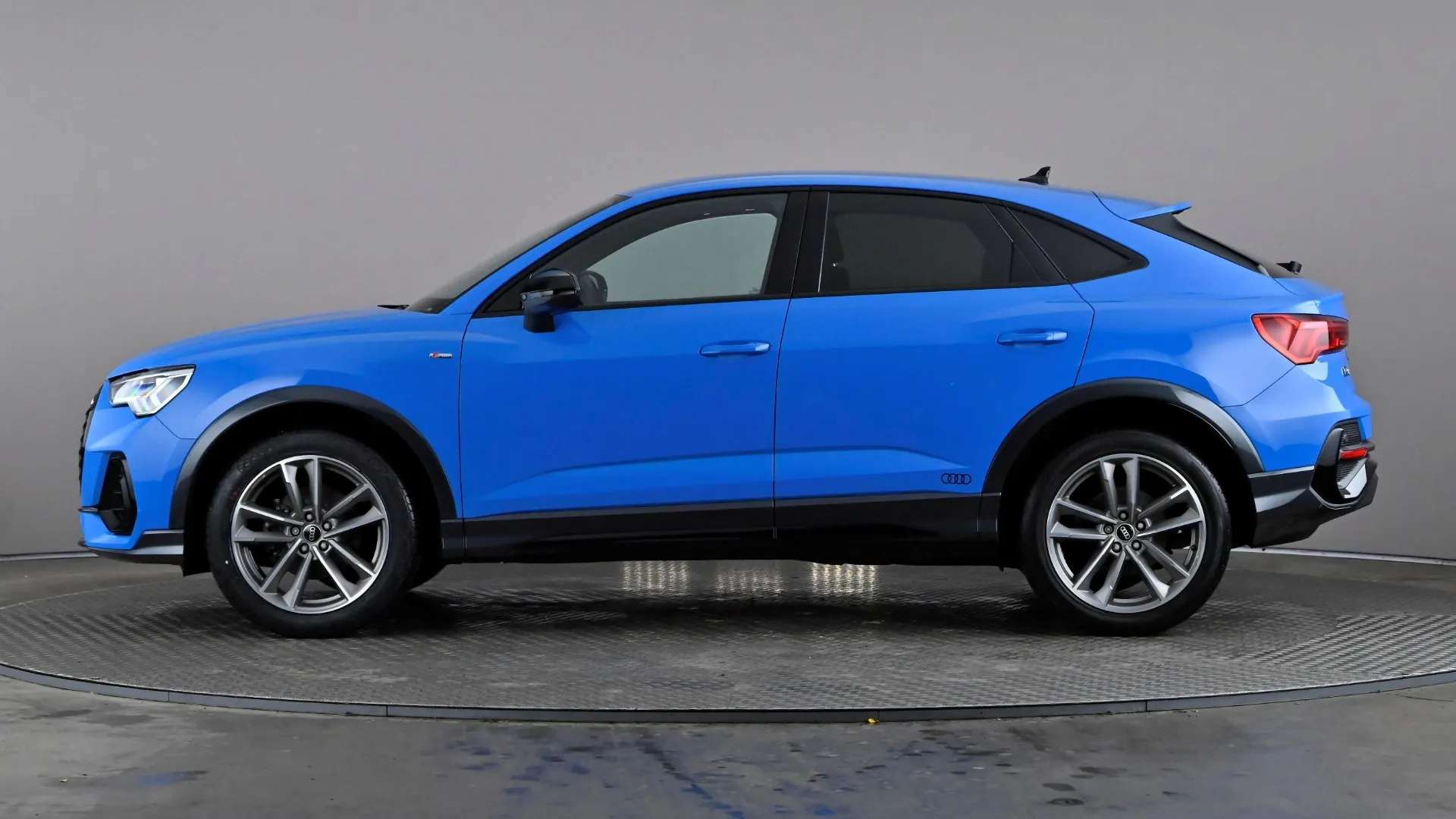 A 2022 AUDI Q3 35 TFSI Black Edition S Tronic A 2022 AUDI Q3 35 TFSI Black Edition S Tronic