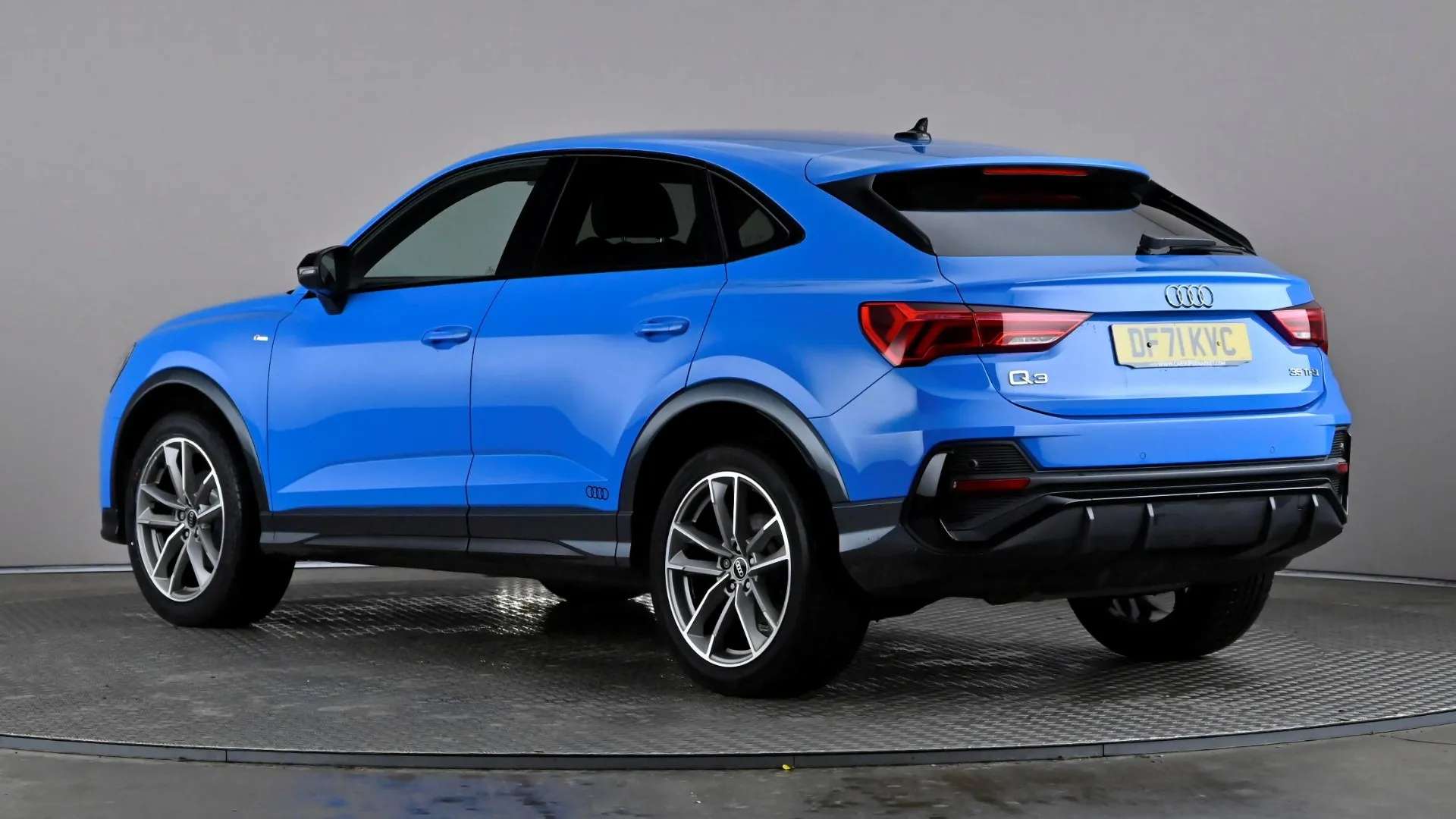 A 2022 AUDI Q3 35 TFSI Black Edition S Tronic A 2022 AUDI Q3 35 TFSI Black Edition S Tronic