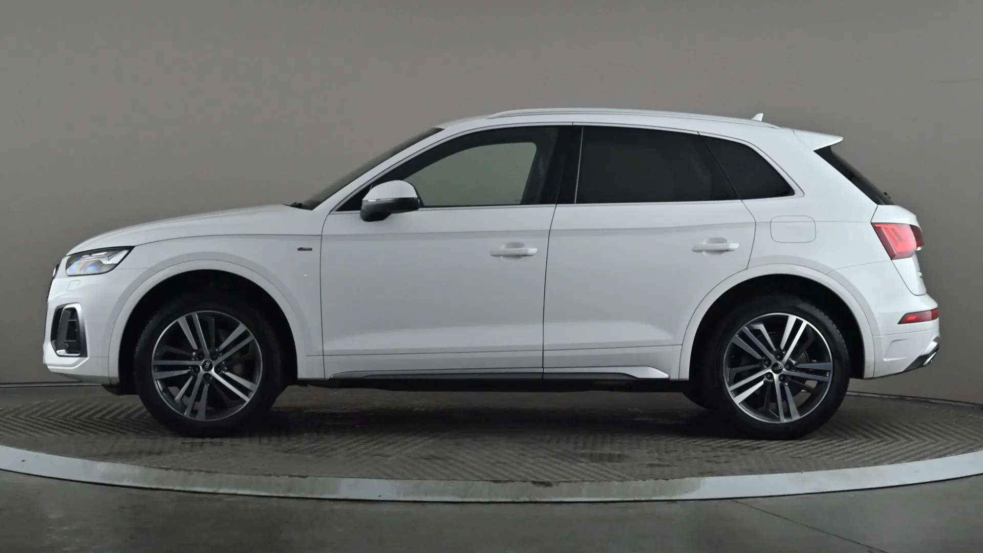 A 2021 AUDI Q5 55 TFSI e Quattro Competition S Tronic A 2021 AUDI Q5 55 TFSI e Quattro Competition S Tronic