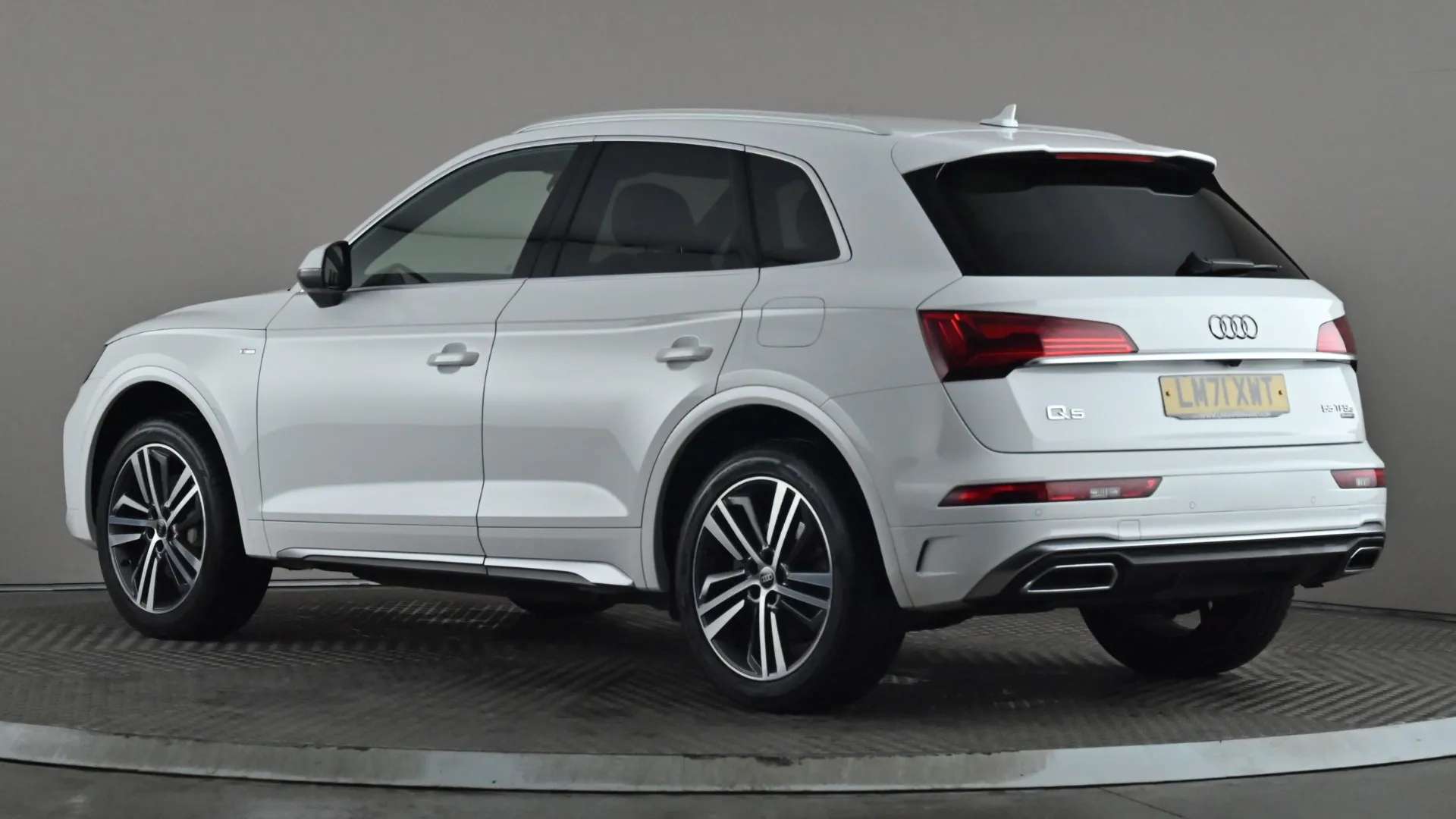 A 2021 AUDI Q5 55 TFSI e Quattro Competition S Tronic A 2021 AUDI Q5 55 TFSI e Quattro Competition S Tronic