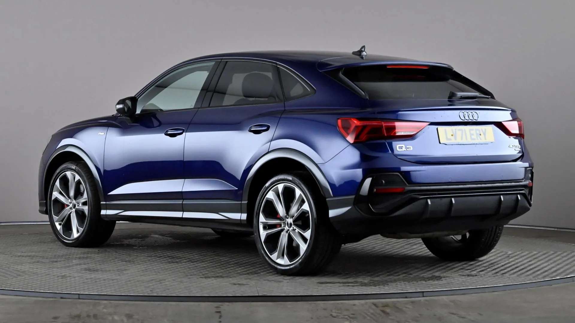 A 2021 AUDI Q3 40 TFSI Quattro Black Edition S Tronic A 2021 AUDI Q3 40 TFSI Quattro Black Edition S Tronic