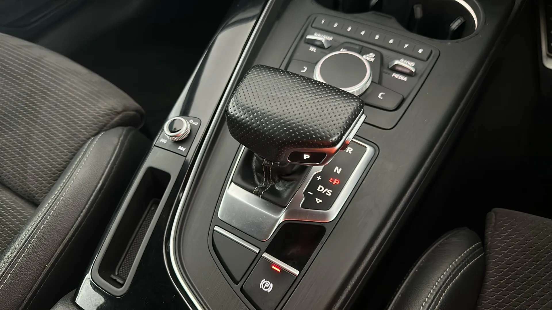 2017 AUDI A4 2017 AUDI A4