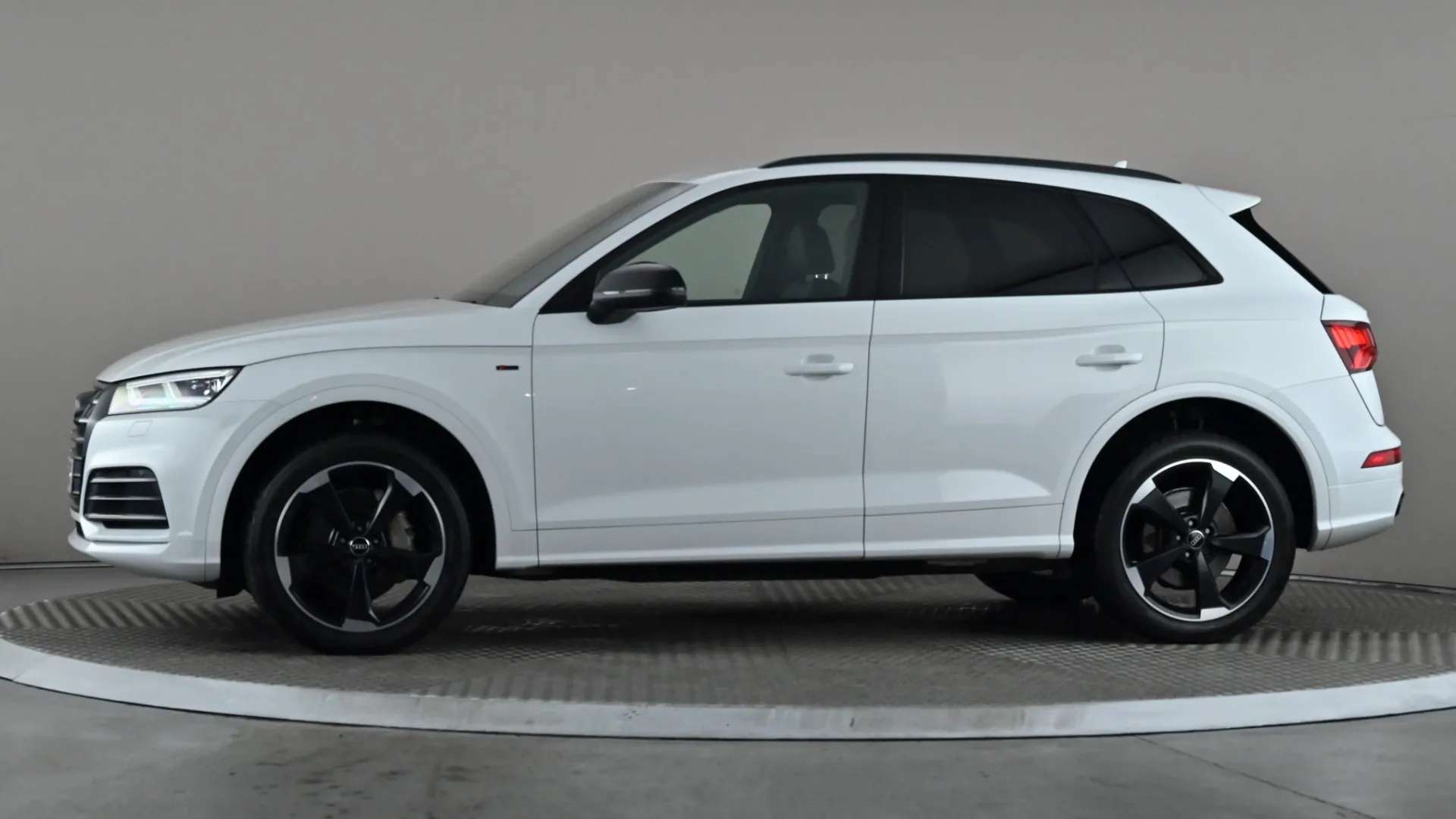 A 2020 AUDI Q5 45 TFSI Quattro Black Edition S Tronic A 2020 AUDI Q5 45 TFSI Quattro Black Edition S Tronic