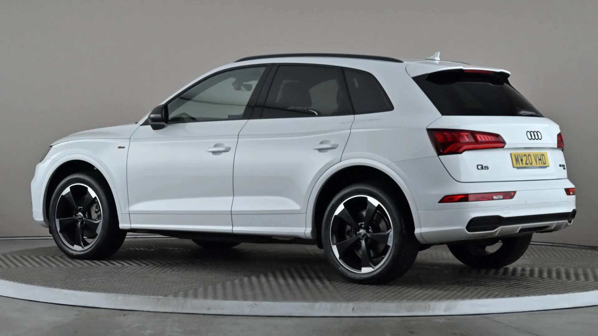 A 2020 AUDI Q5 45 TFSI Quattro Black Edition S Tronic A 2020 AUDI Q5 45 TFSI Quattro Black Edition S Tronic
