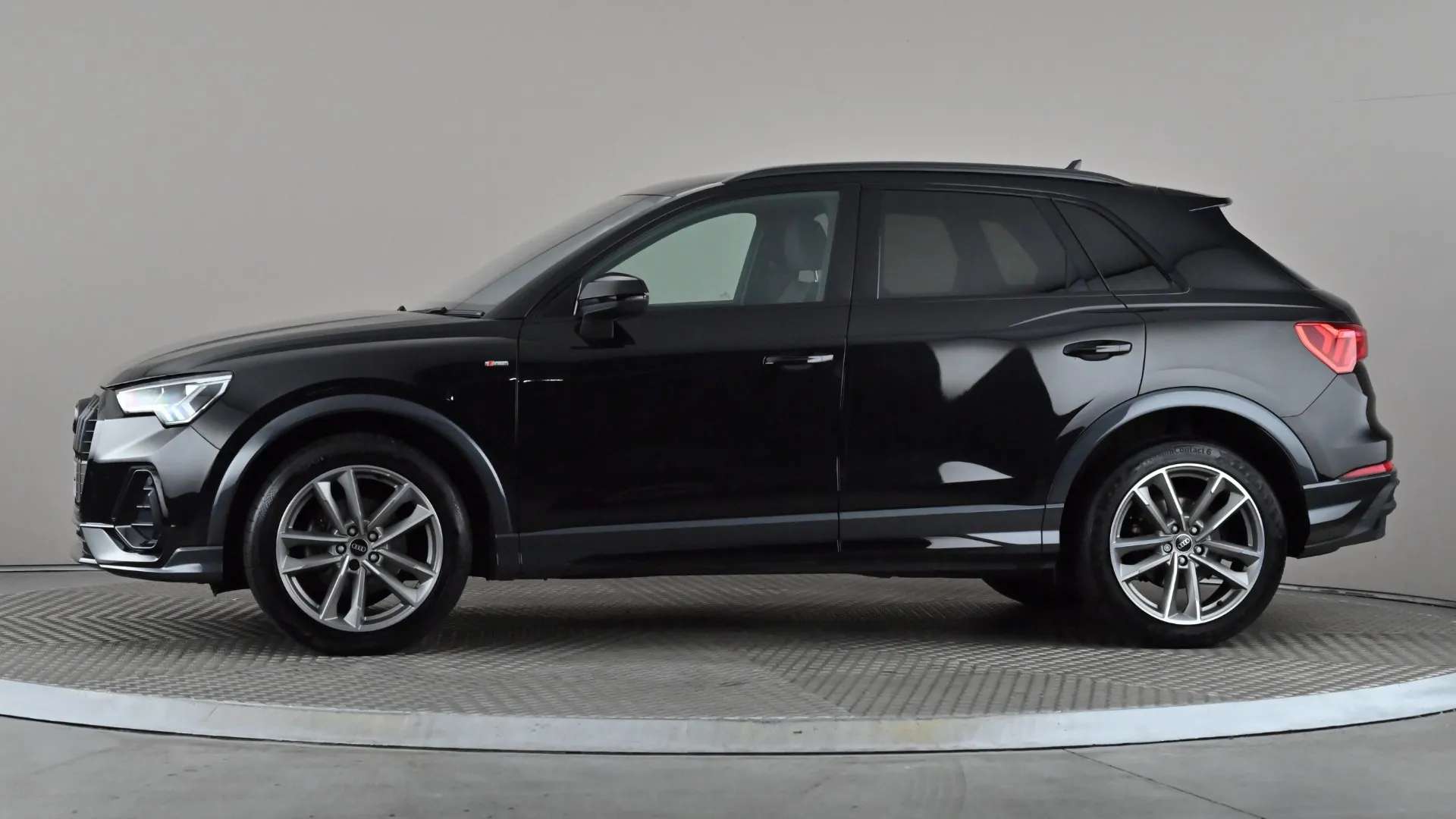 A 2022 AUDI Q3 35 TFSI Black Edition S Tronic A 2022 AUDI Q3 35 TFSI Black Edition S Tronic