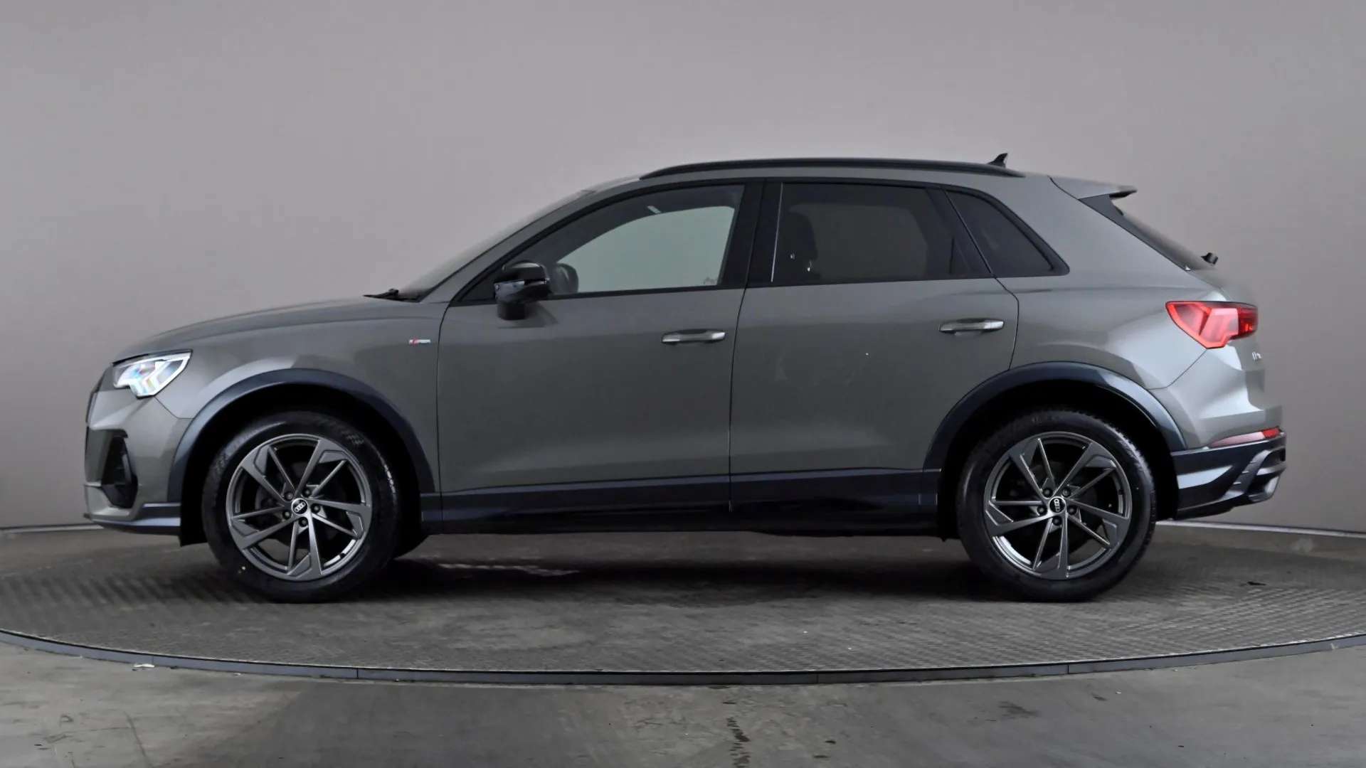 A 2021 AUDI Q3 35 TFSI Black Edition S Tronic A 2021 AUDI Q3 35 TFSI Black Edition S Tronic