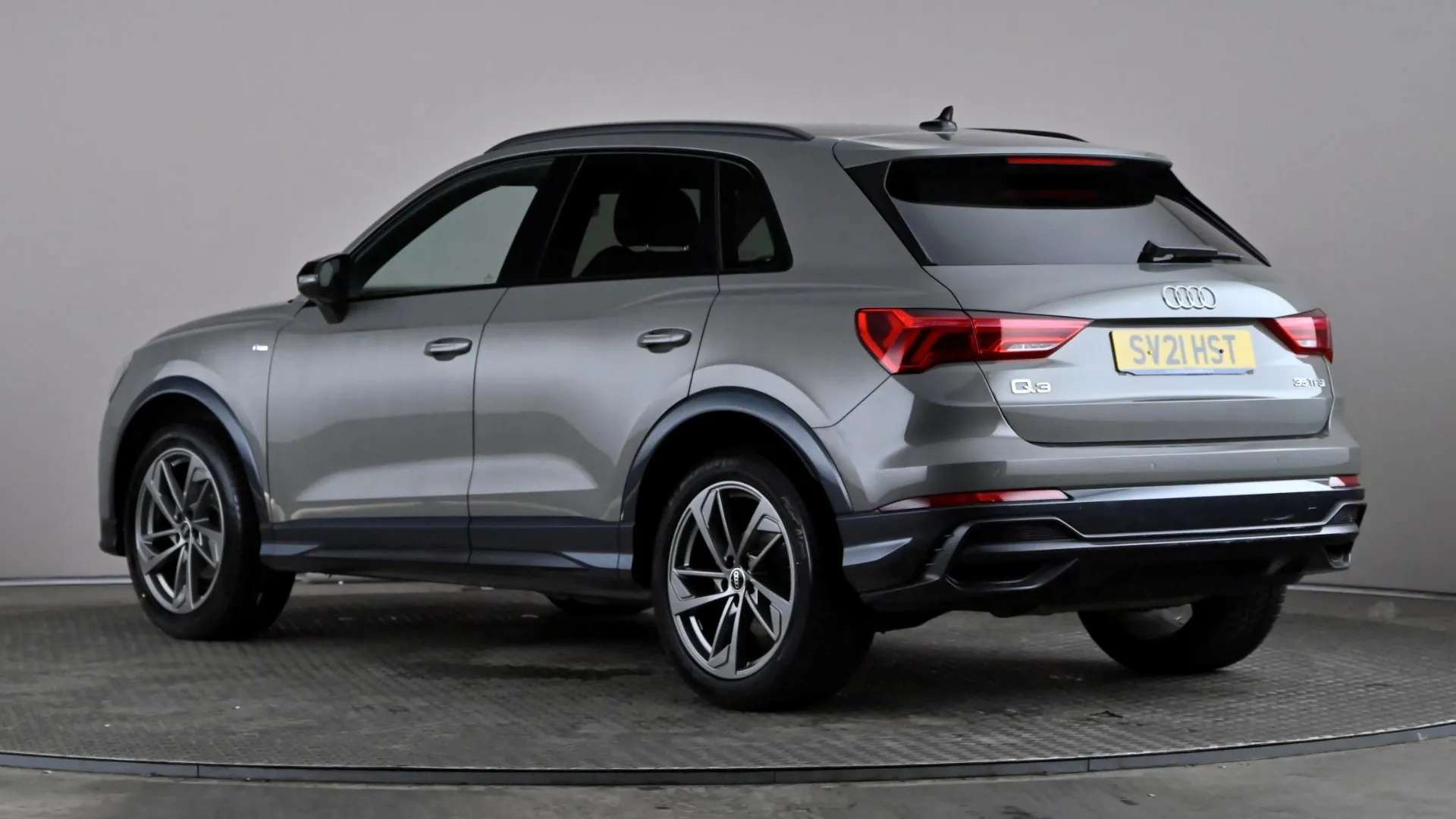 A 2021 AUDI Q3 35 TFSI Black Edition S Tronic A 2021 AUDI Q3 35 TFSI Black Edition S Tronic