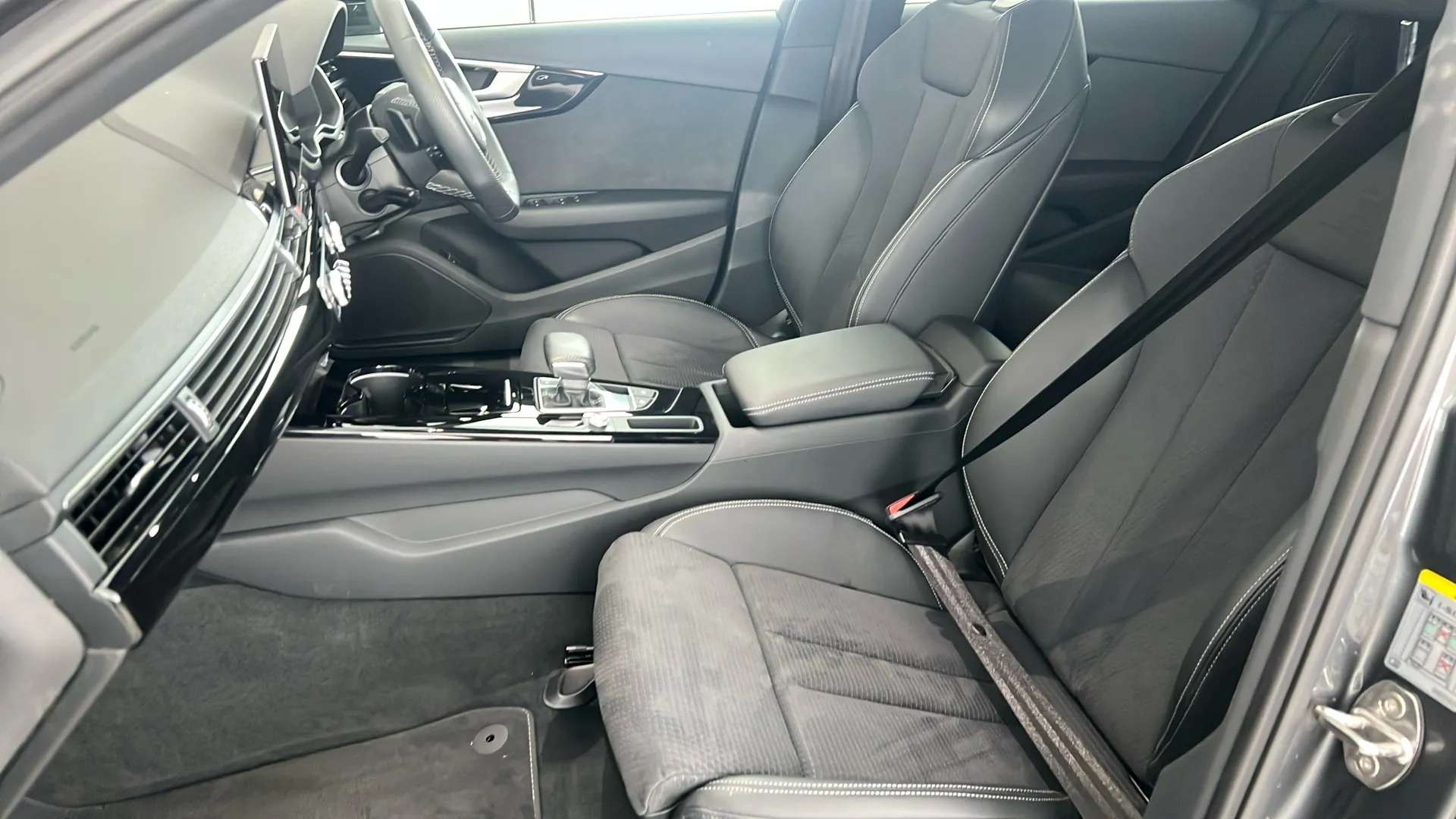 2023 AUDI A4 2023 AUDI A4