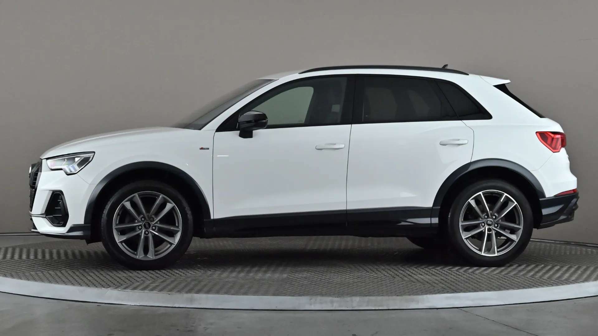 A 2022 AUDI Q3 35 TFSI Black Edition S Tronic A 2022 AUDI Q3 35 TFSI Black Edition S Tronic