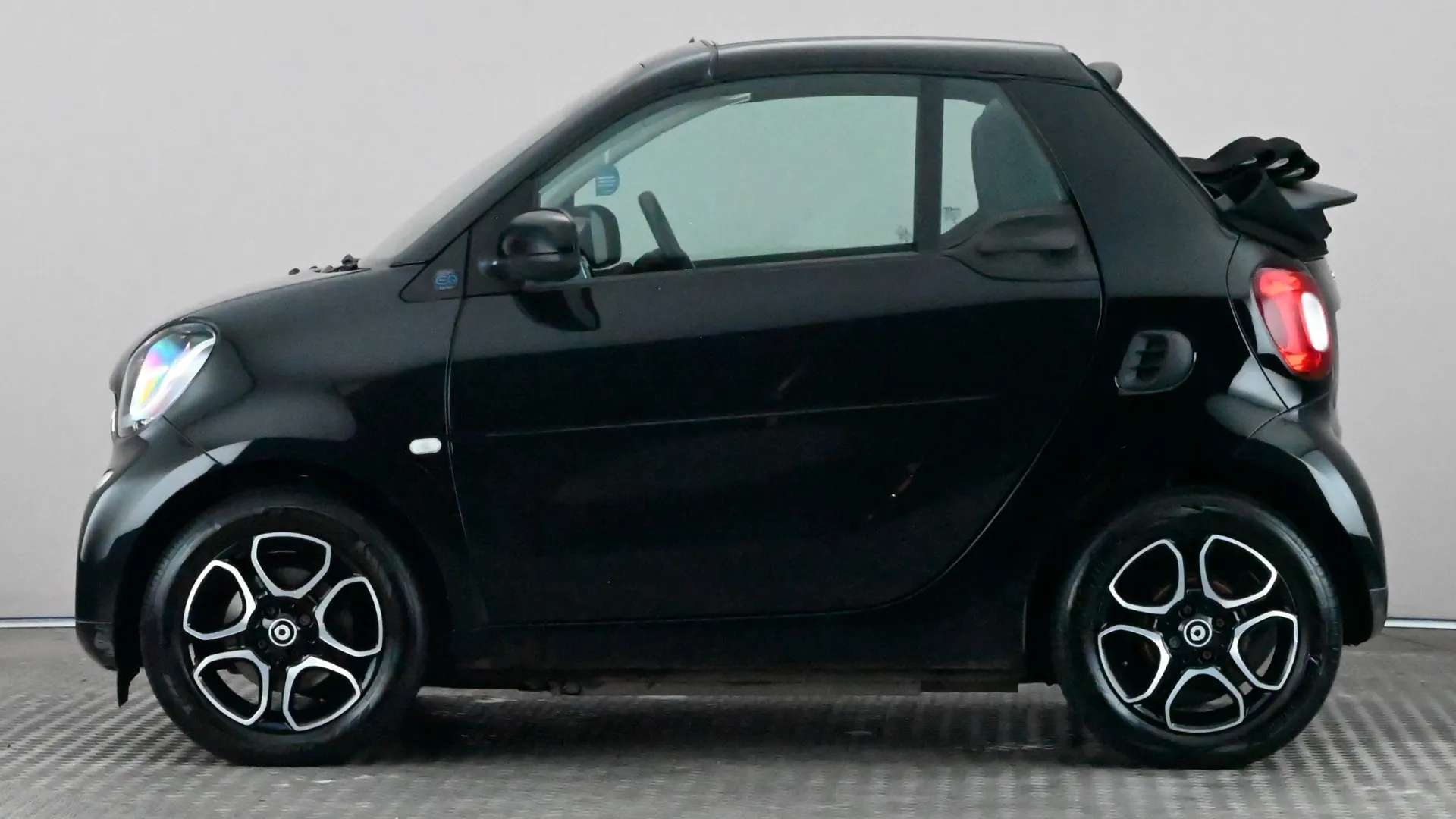 A 2019 SMART FORTWO CABRIO 60kW EQ Prime Premium 17kWh Auto A 2019 SMART FORTWO CABRIO 60kW EQ Prime Premium 17kWh Auto