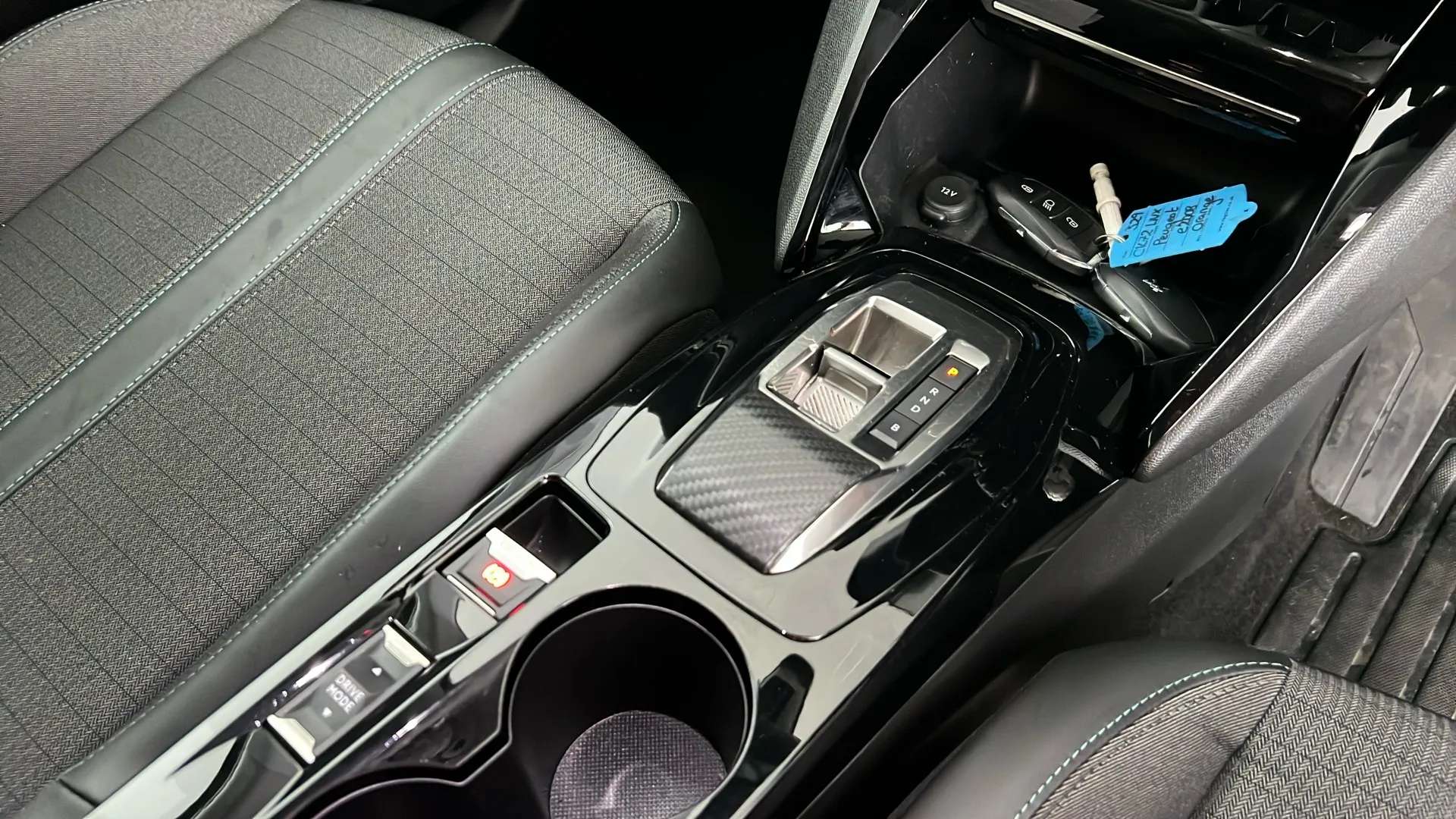 2022 PEUGEOT 2008 2022 PEUGEOT 2008