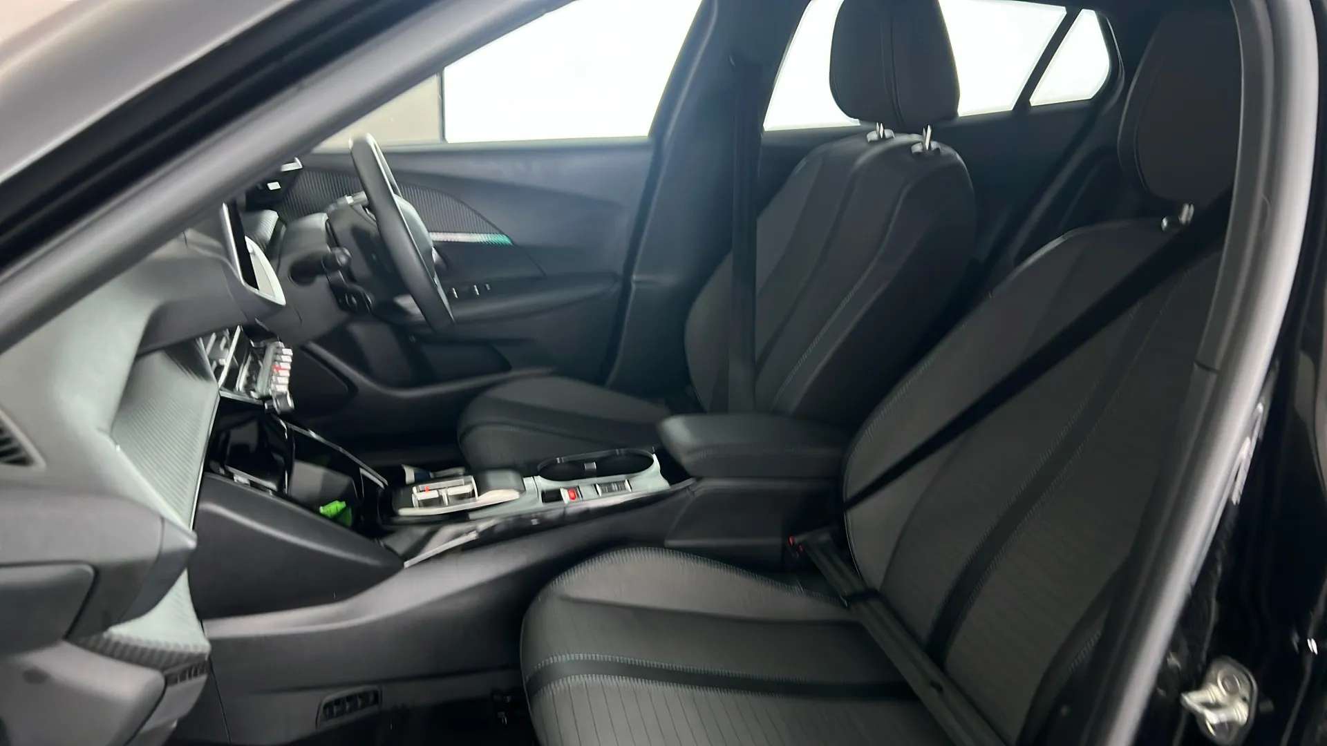 2023 PEUGEOT 2008 2023 PEUGEOT 2008